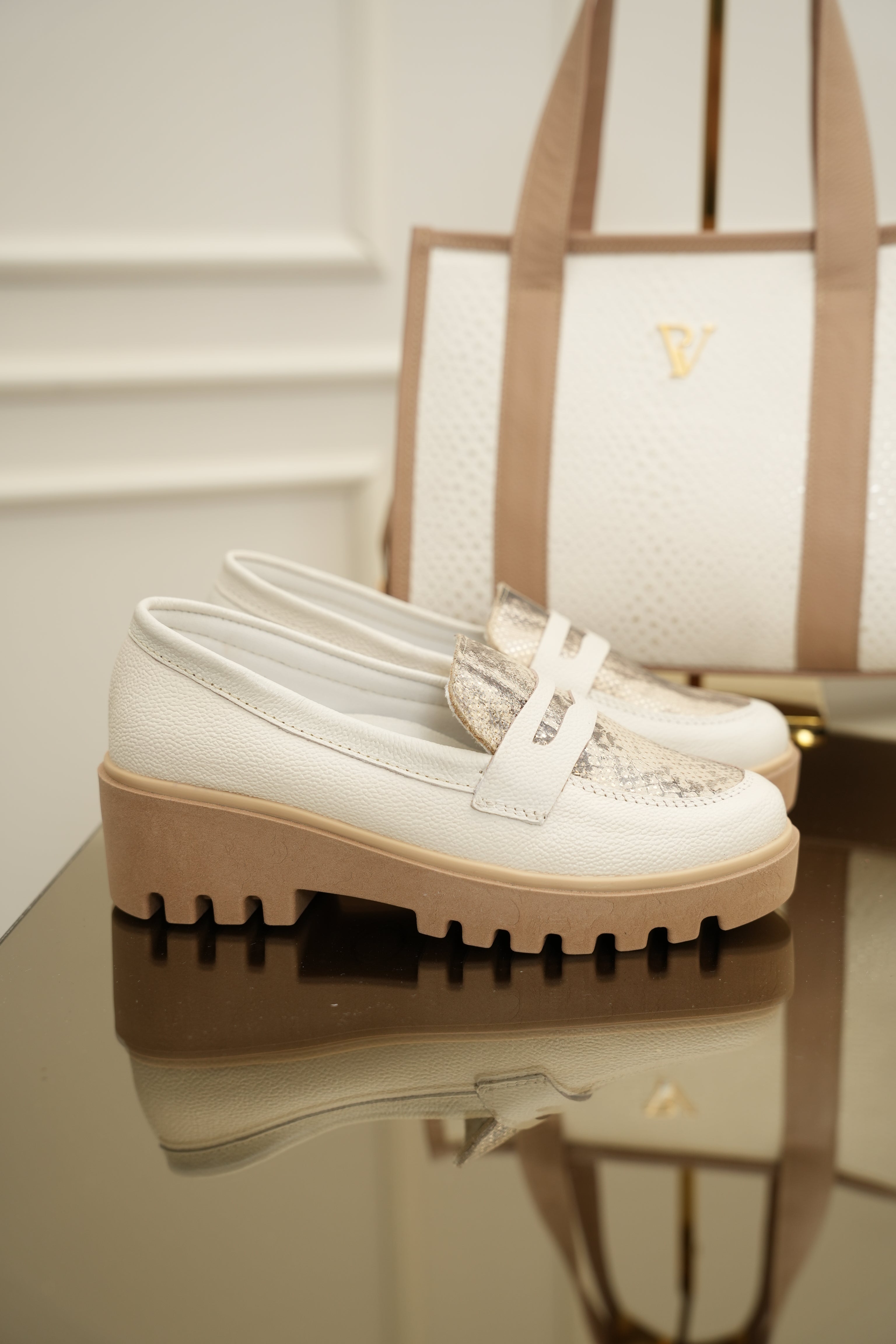 Mocasín Emma Avena Osaka en cuero