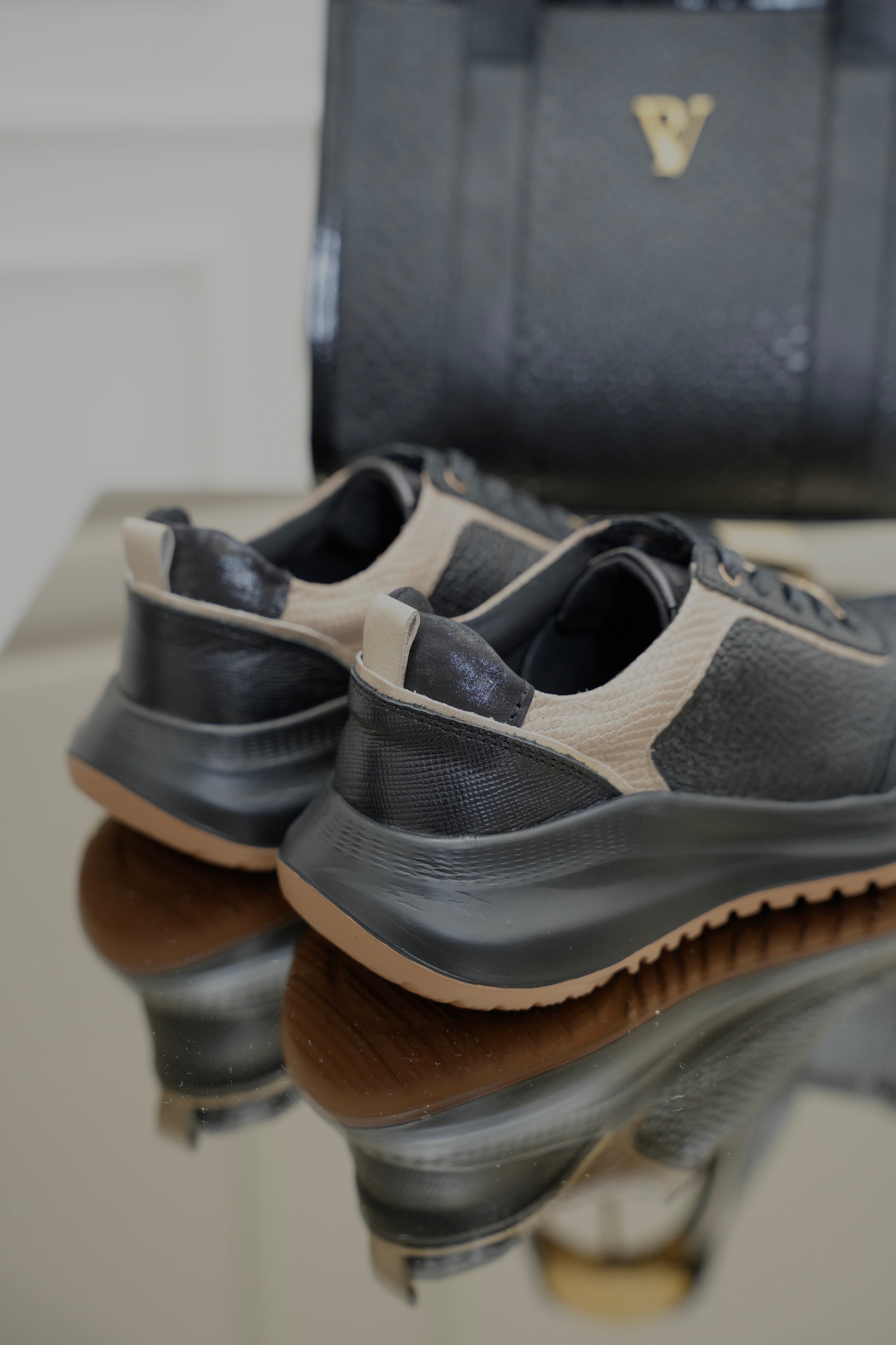 Tenis Origen Negro Oro Panda