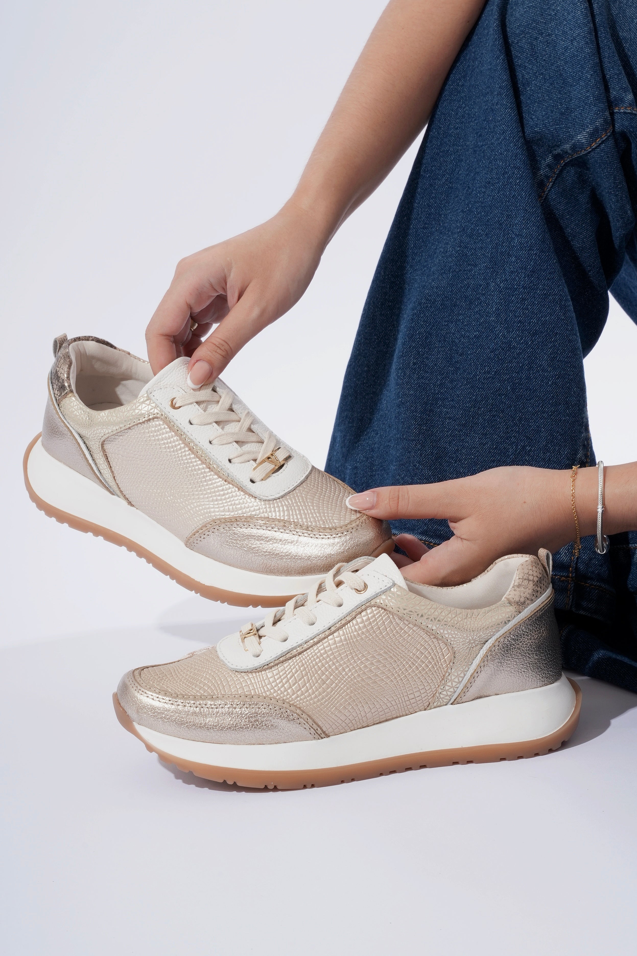 Origen Champan COACH Tenis en Cuero