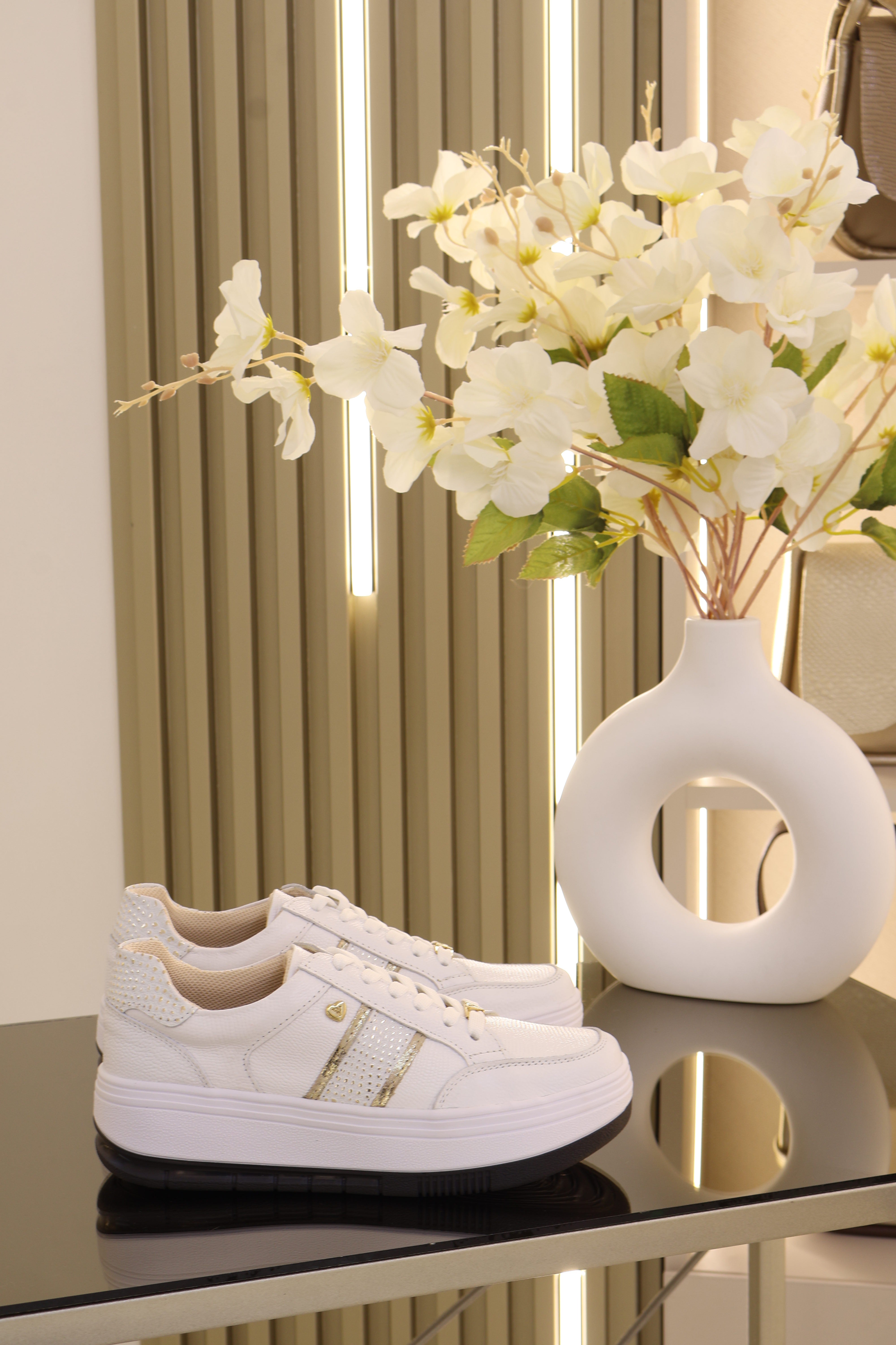 Tenis Aspen Blanco Oro en cuero