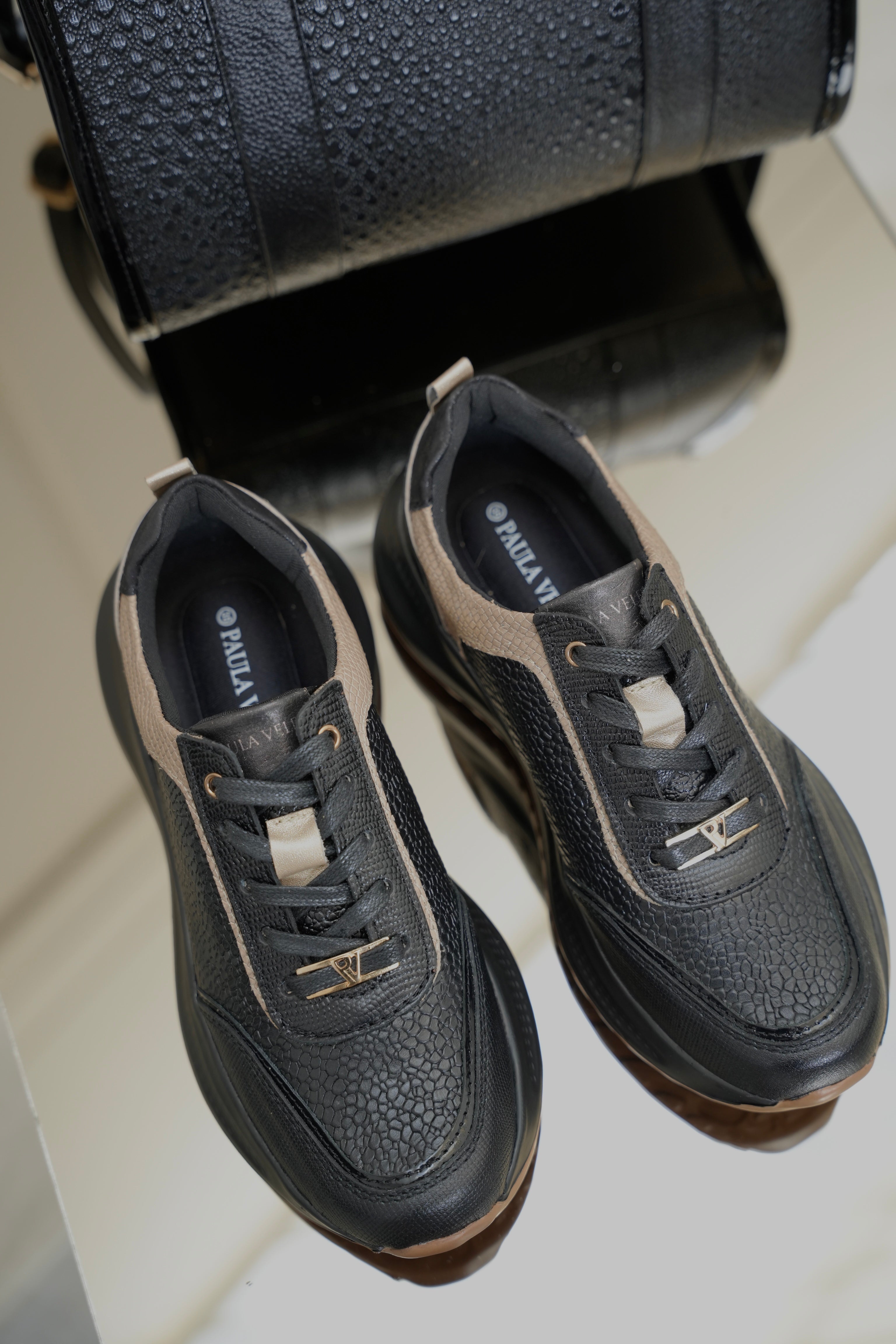 Tenis Origen Negro Oro Panda