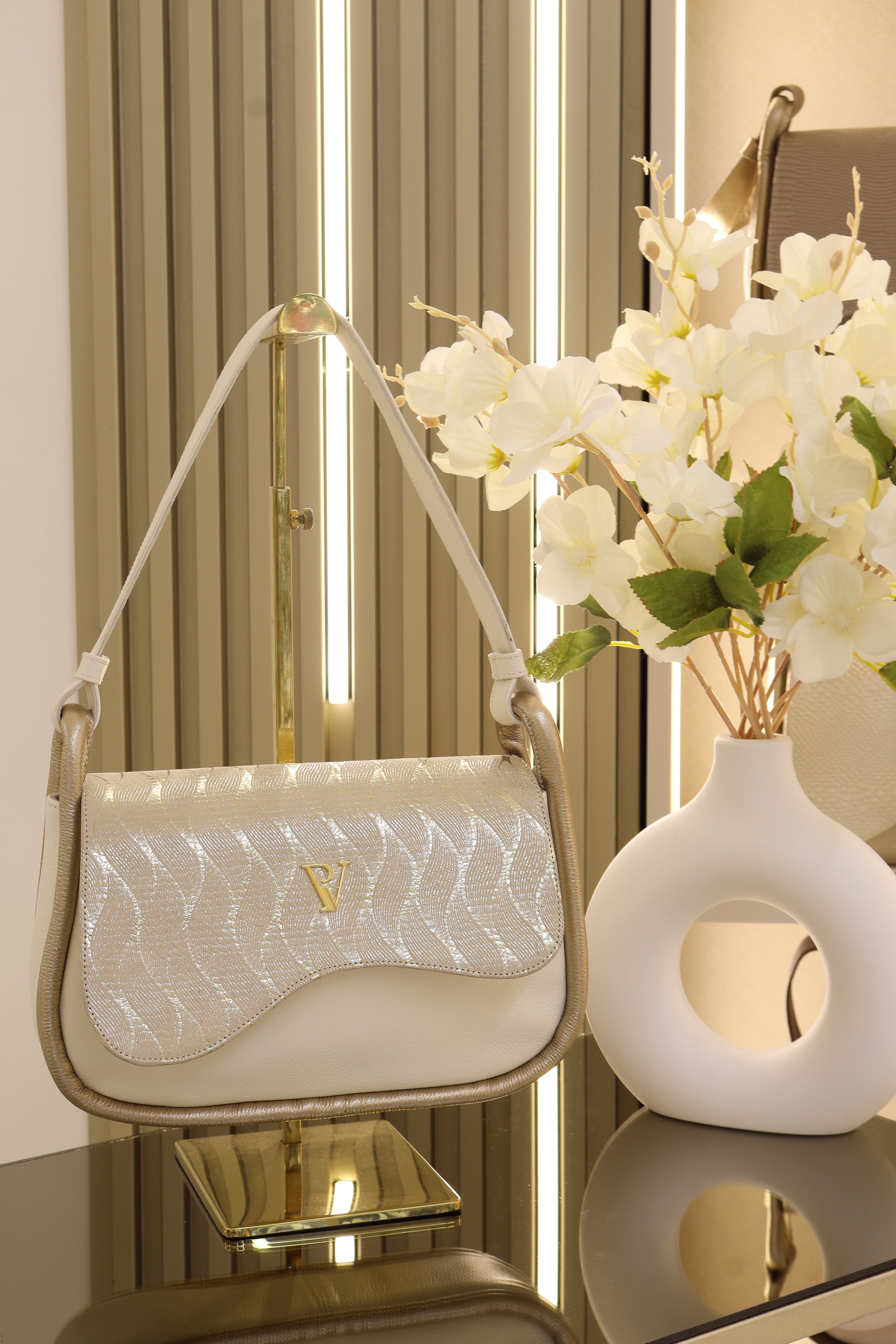 Bolso Moana en cuero Talco oro