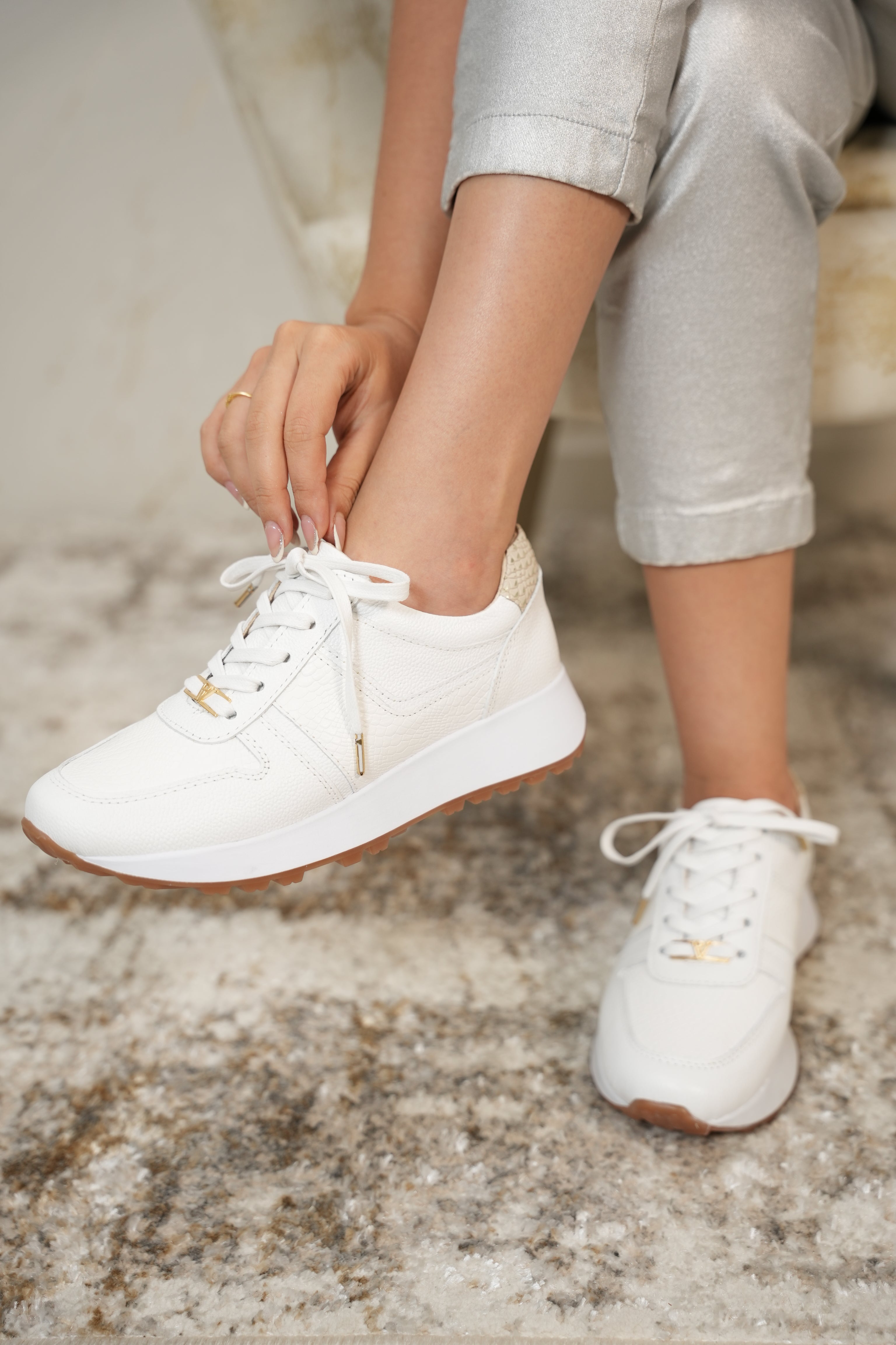 Tenis coco Blanco Taupe en cuero