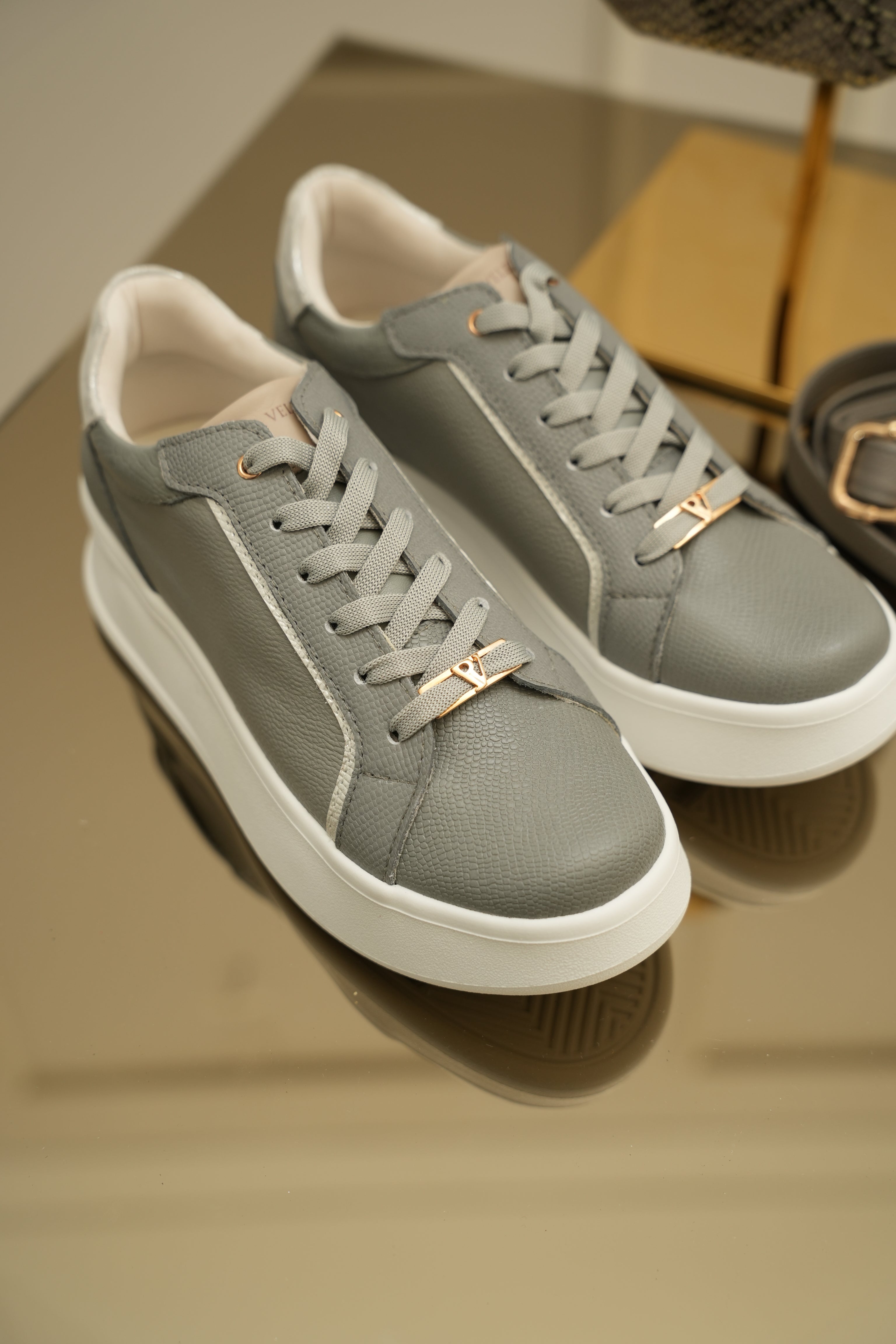Tenis Bonny Gris en cuero