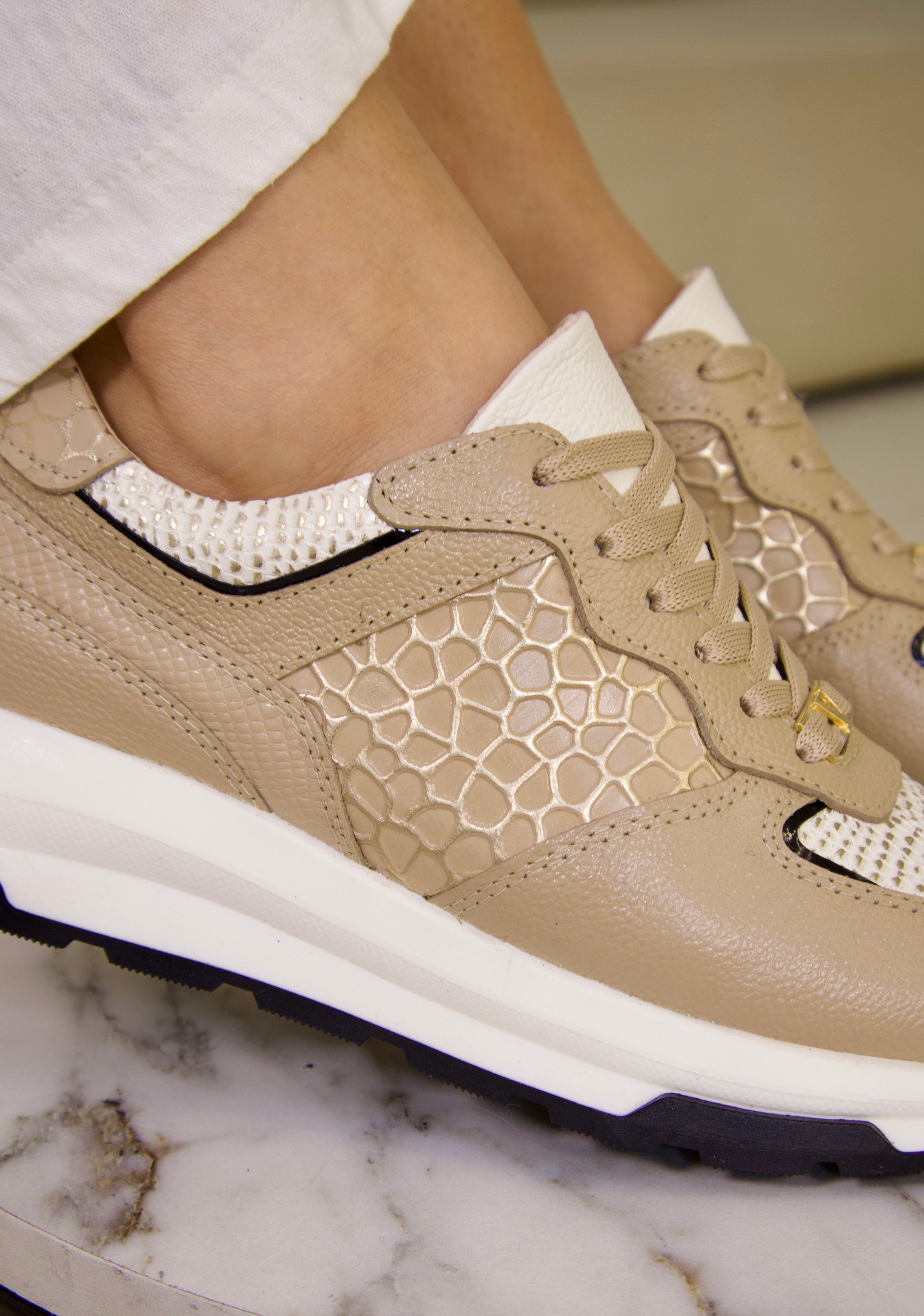 Tenis Milu Taupe Sharon en cuero