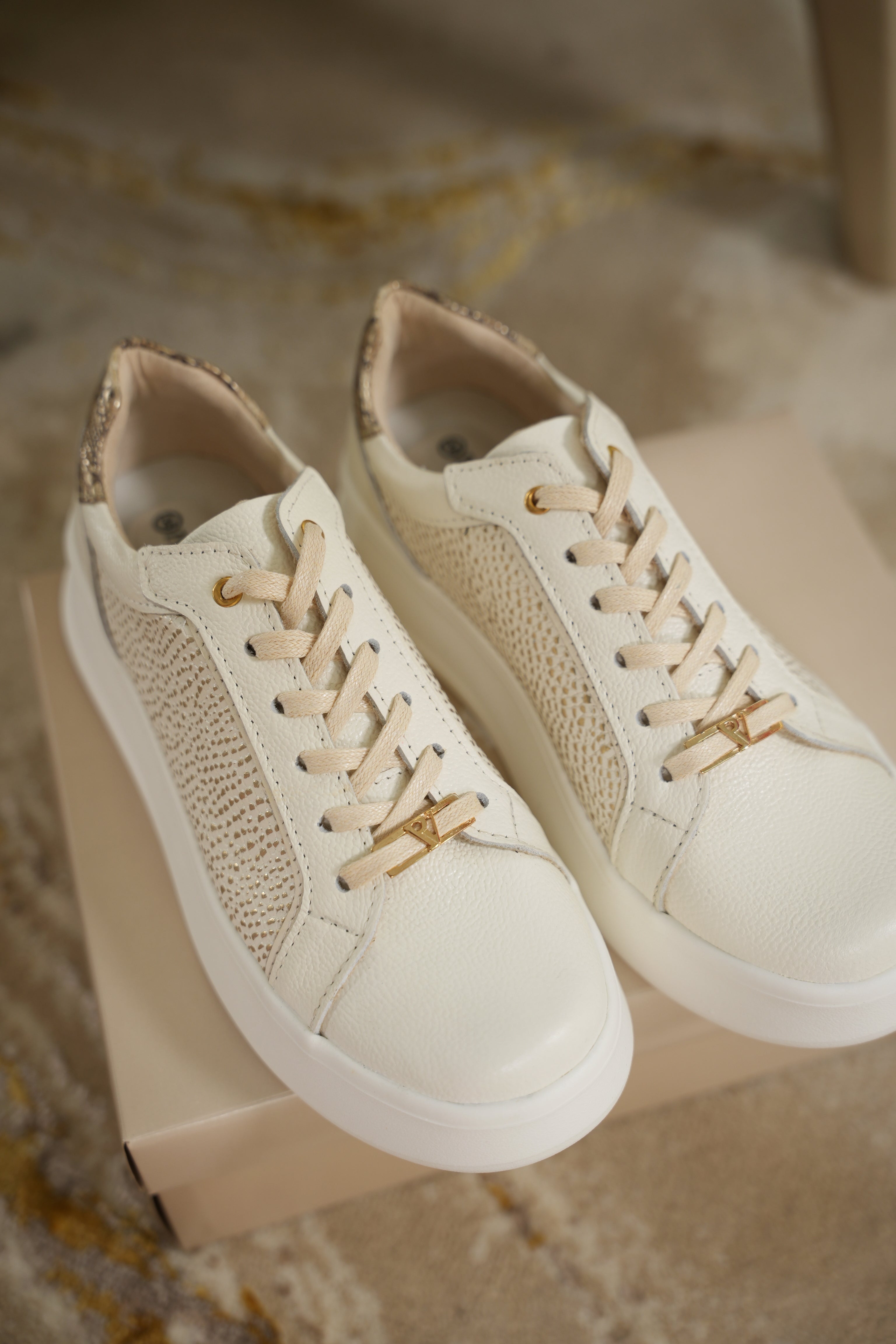 Tenis en cuero bonny talco
