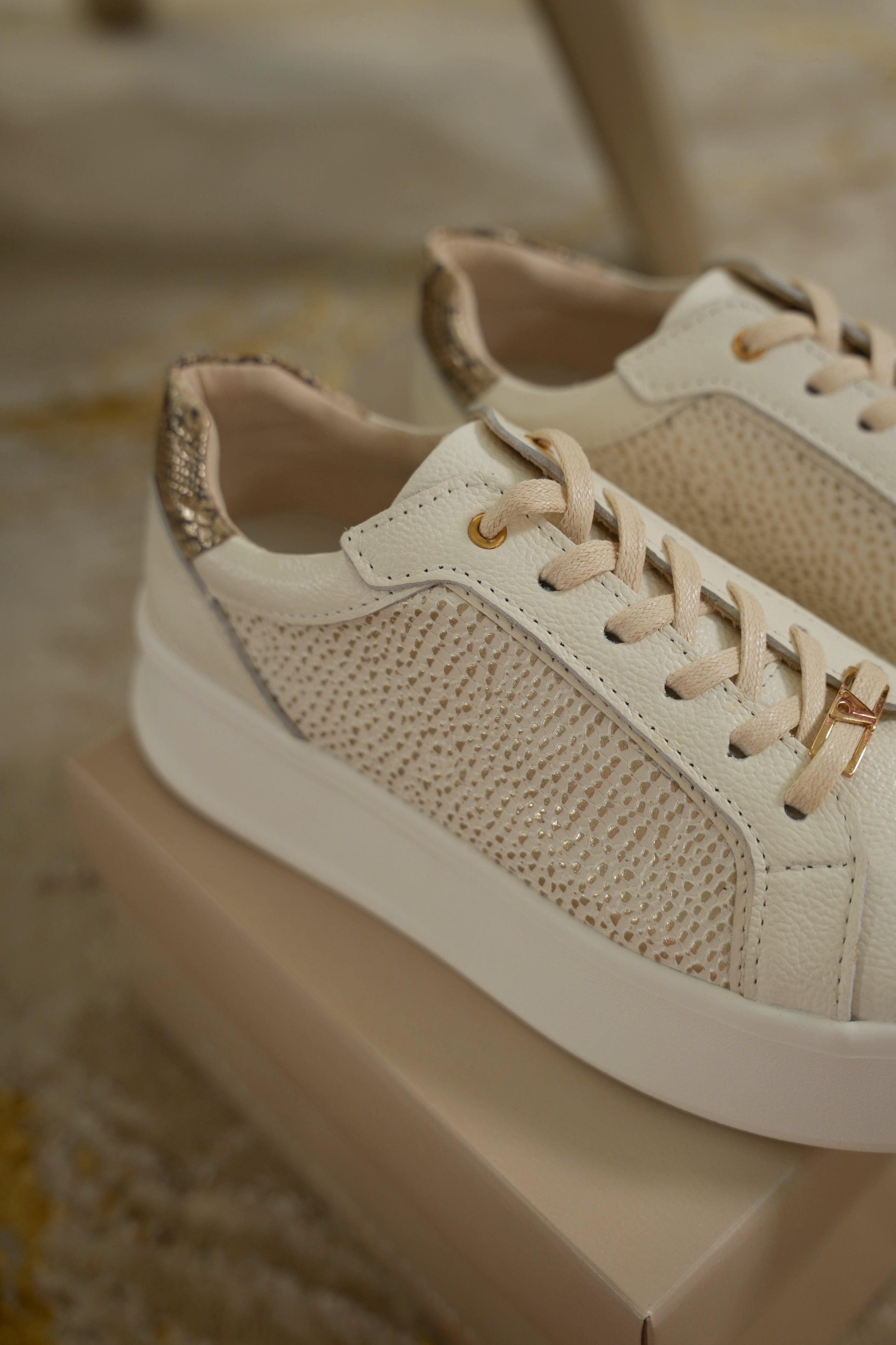 Tenis en cuero bonny talco