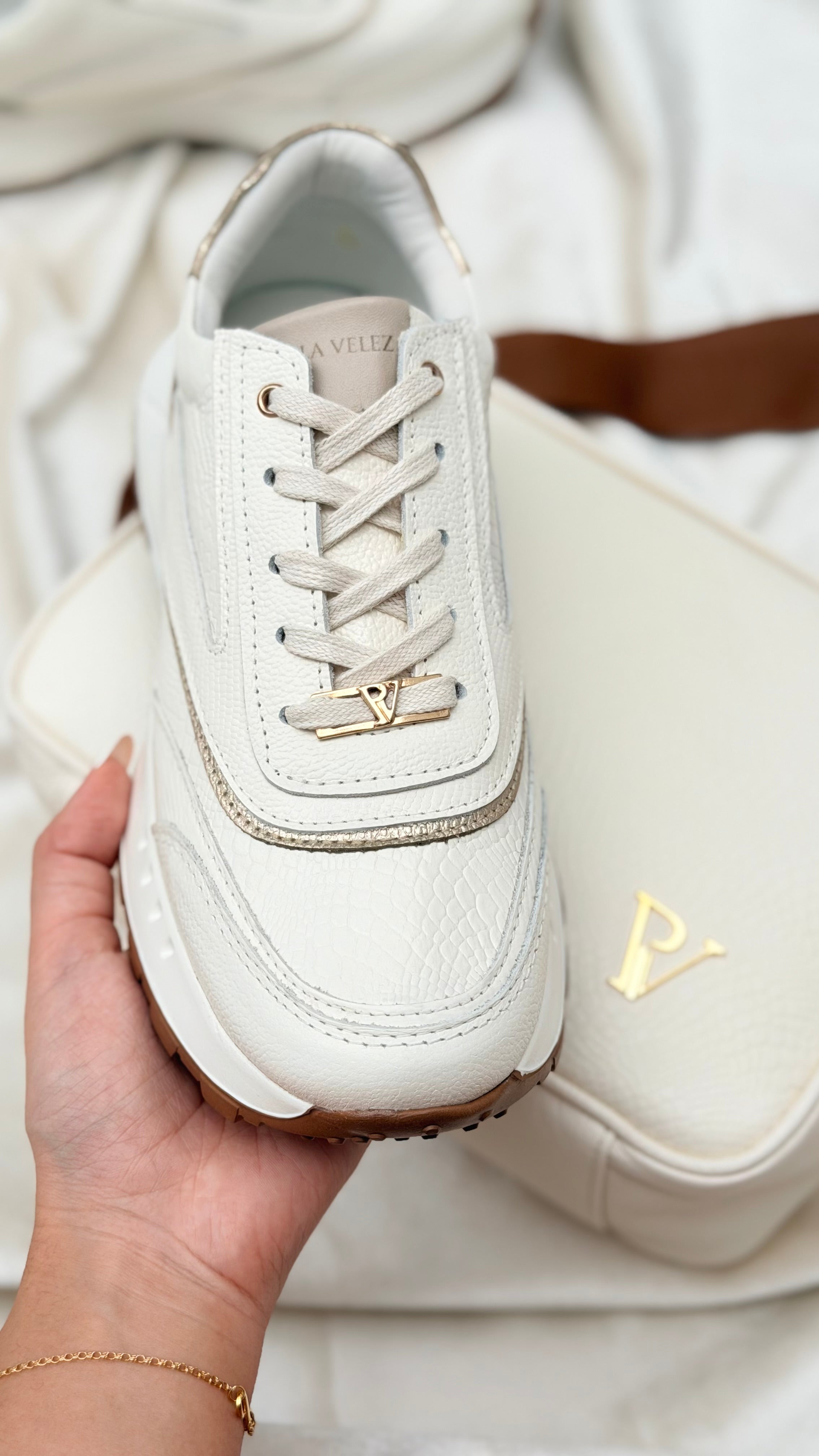 Tenis Bariloche Talco Miel Nadal en cuero