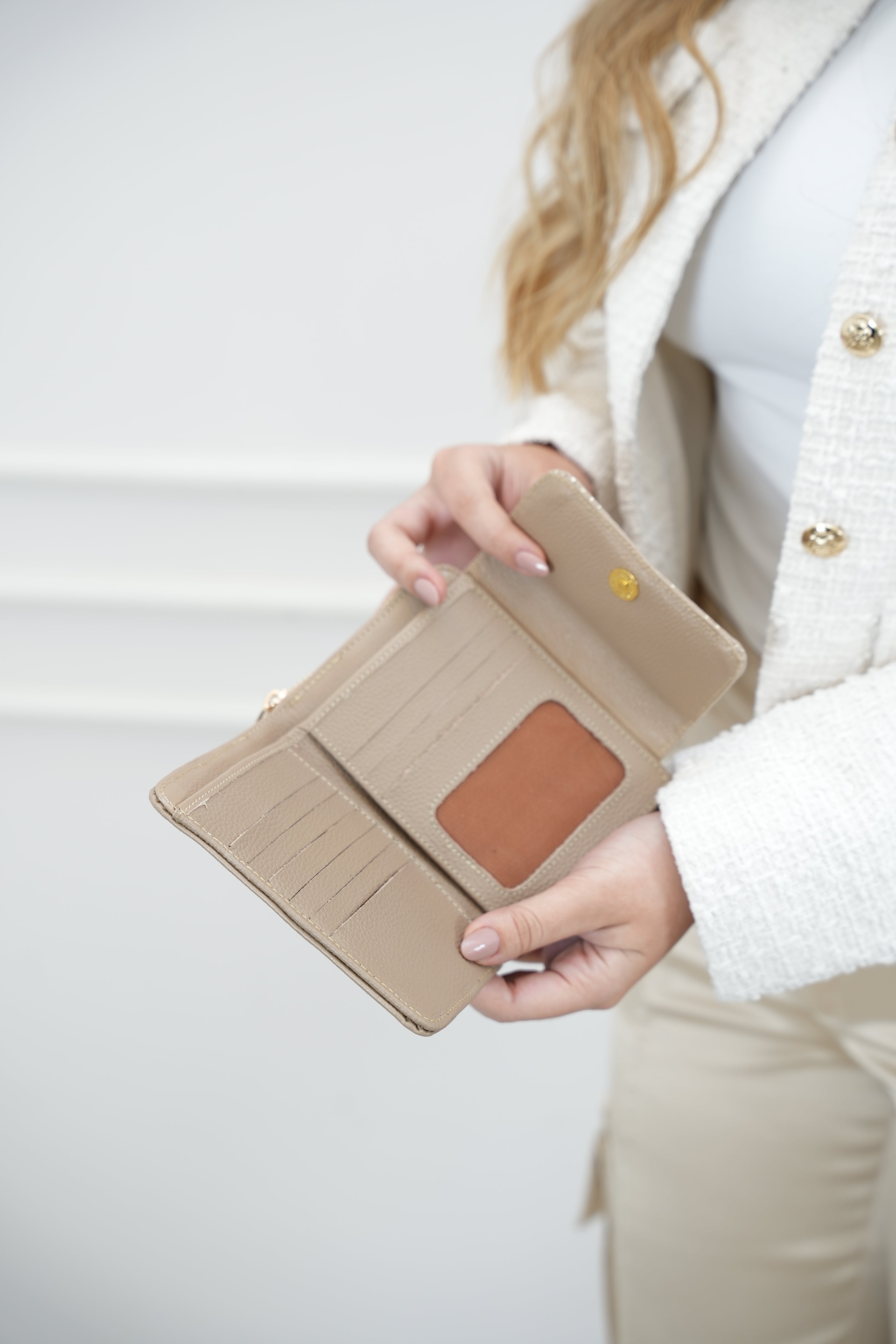 Billetera Taupe en Cuero Paula Vélez