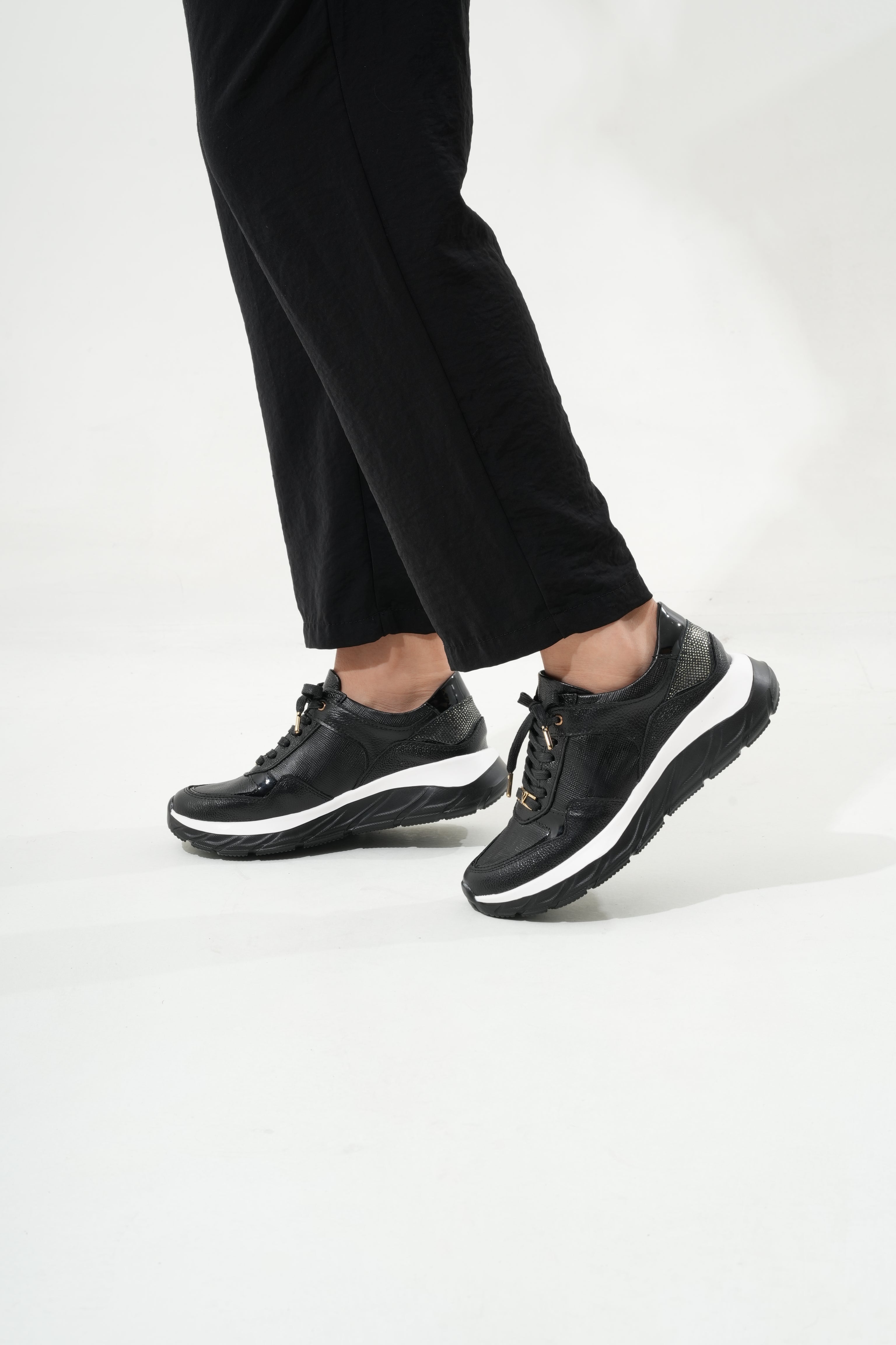 Denver Negro Farrel Tenis en Cuero