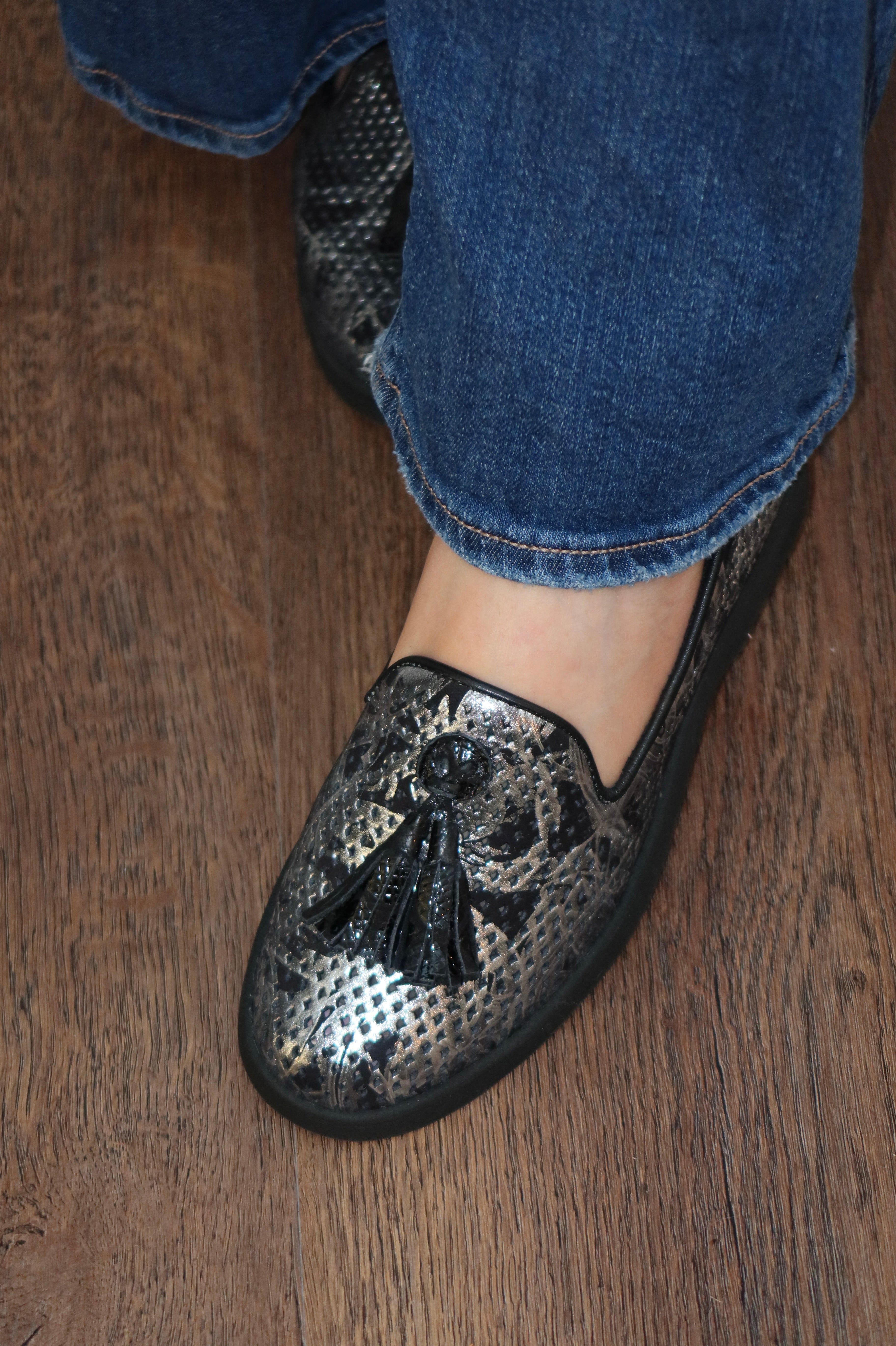 Mocasin negro folia Elina