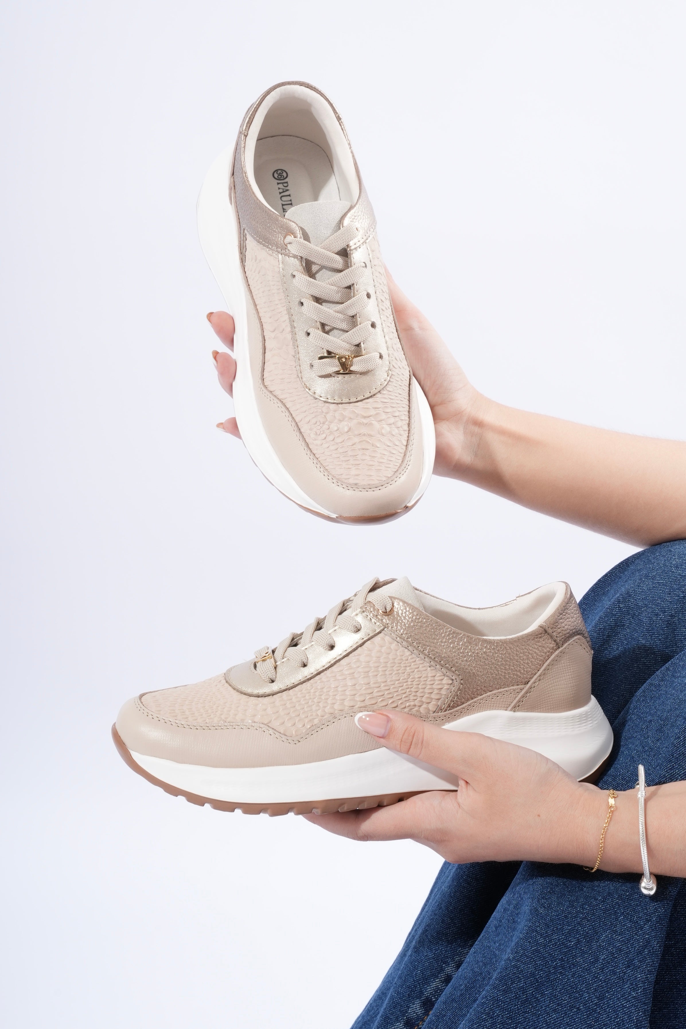 Luciana Taupe Arena Tenis en Cuero