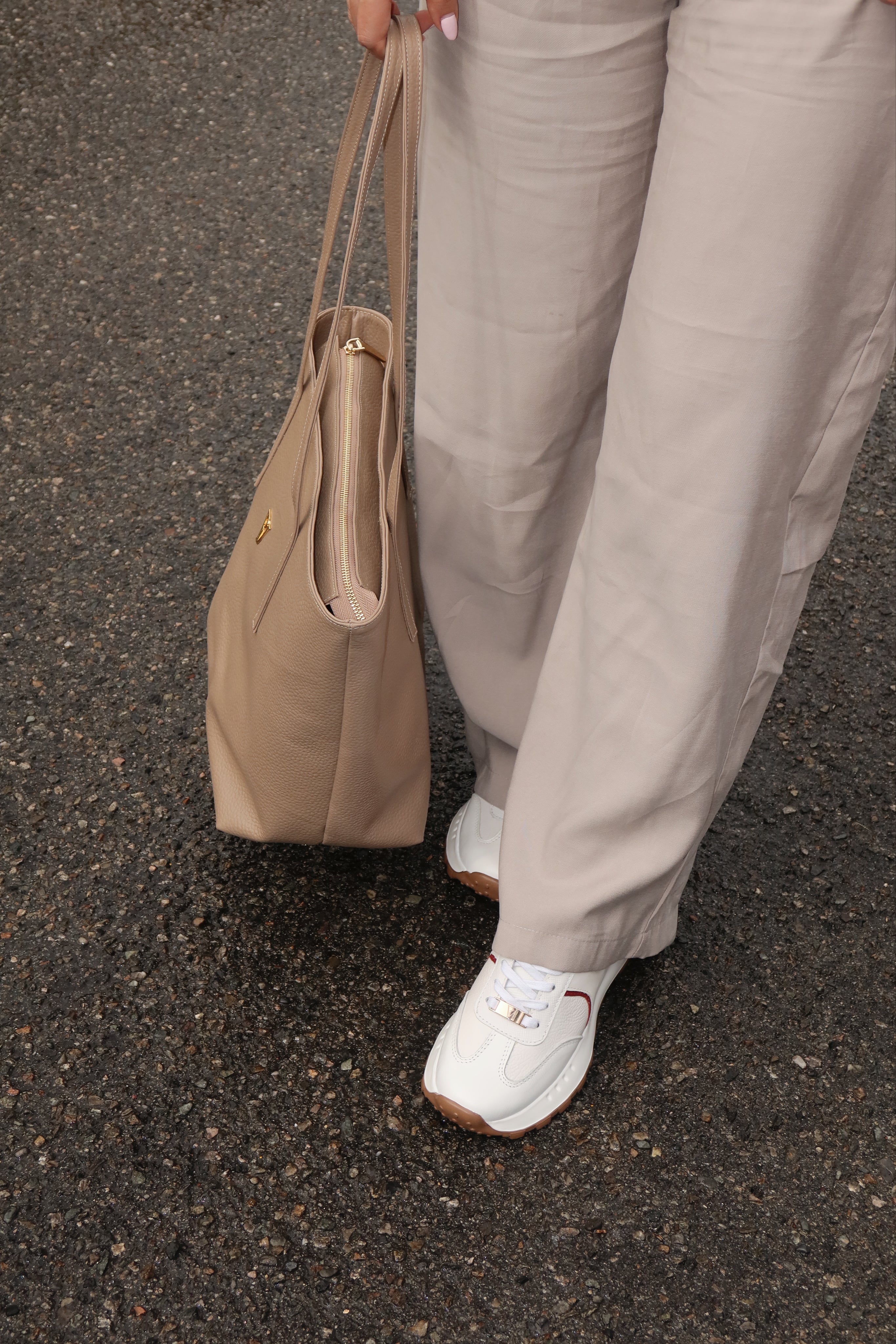 Bolso Antonia Taupe en Cuero - Paula Vélez