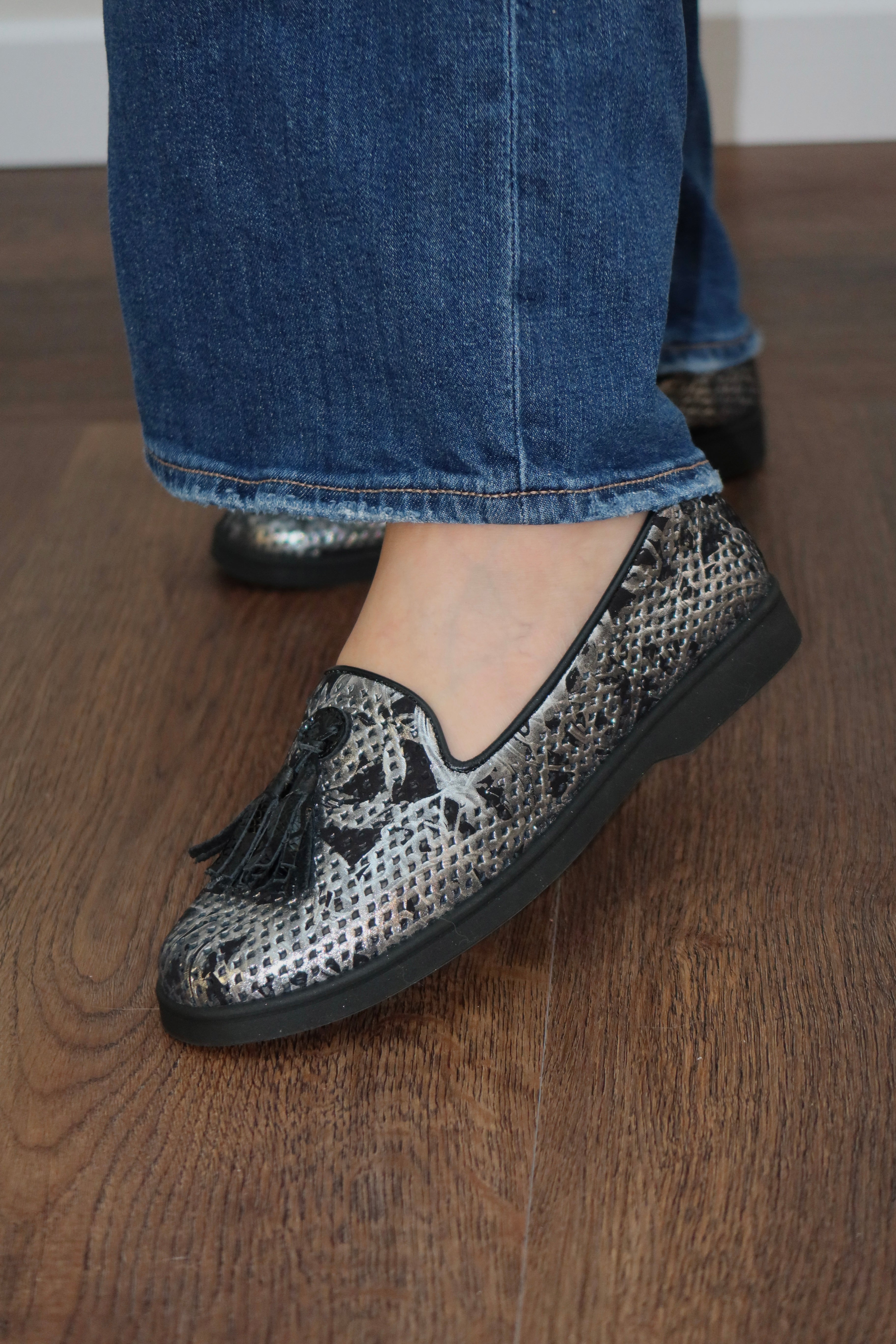 Mocasin negro folia Elina