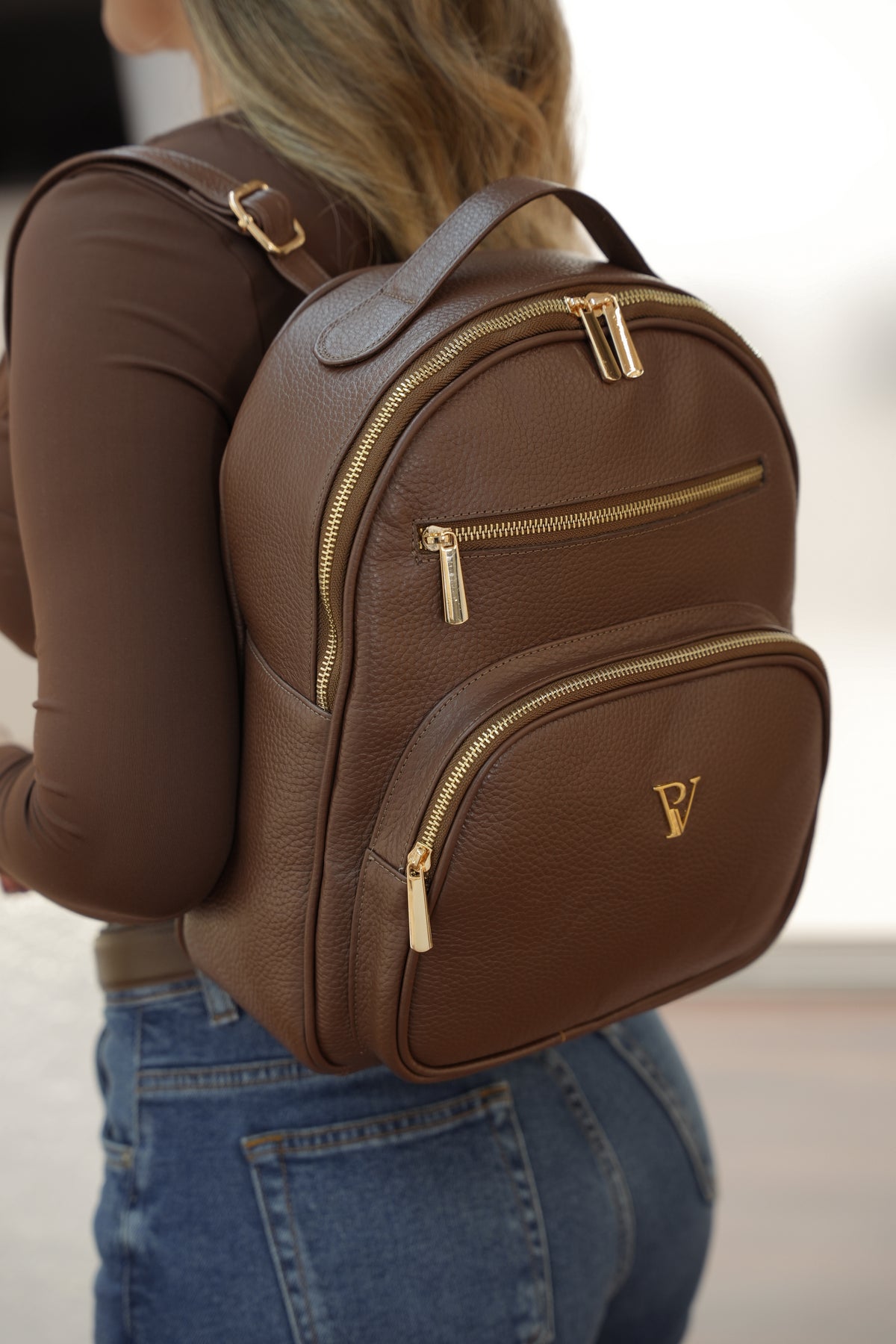 Morral cafe en cuero pequeño