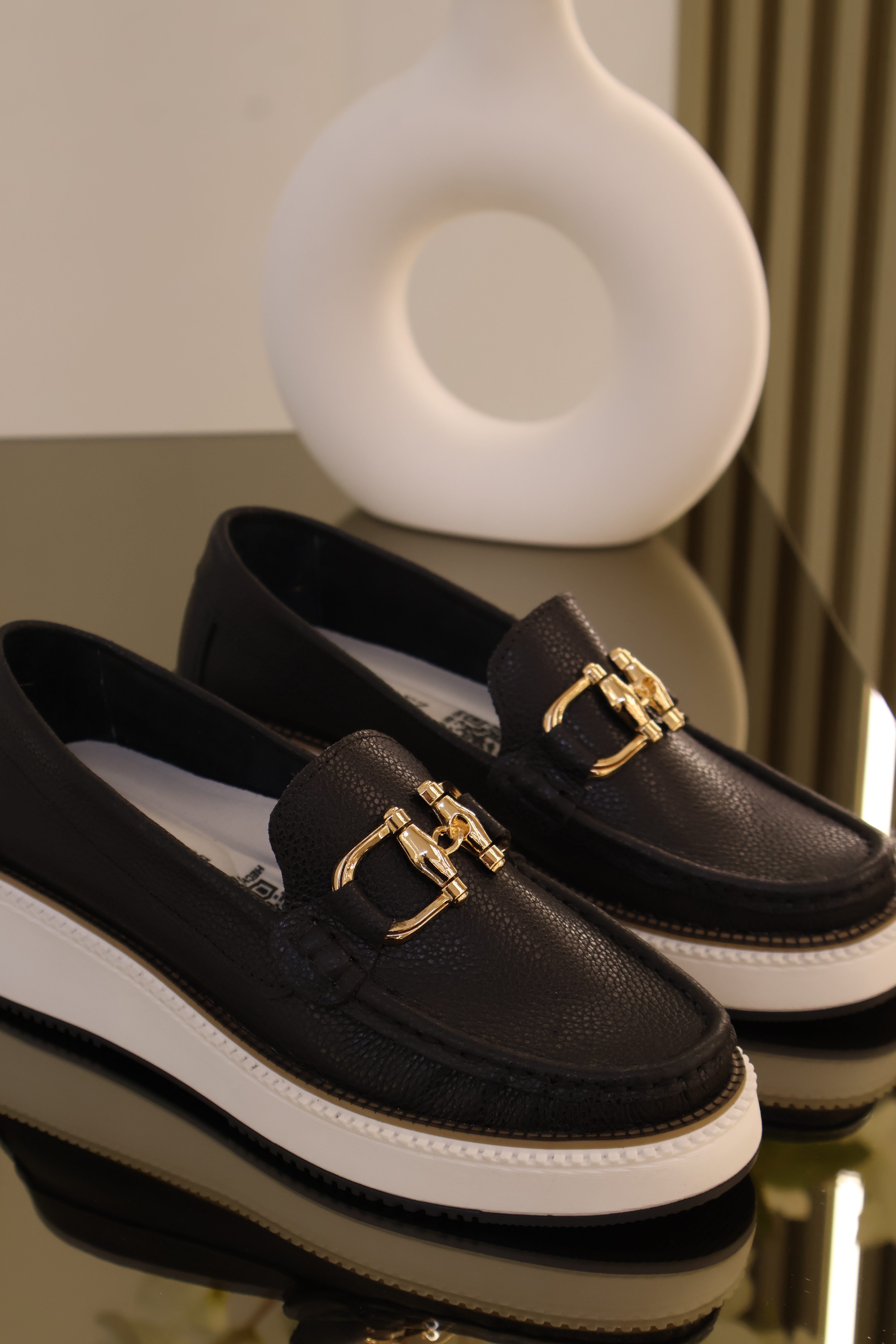 Mocasín Negro en cuero