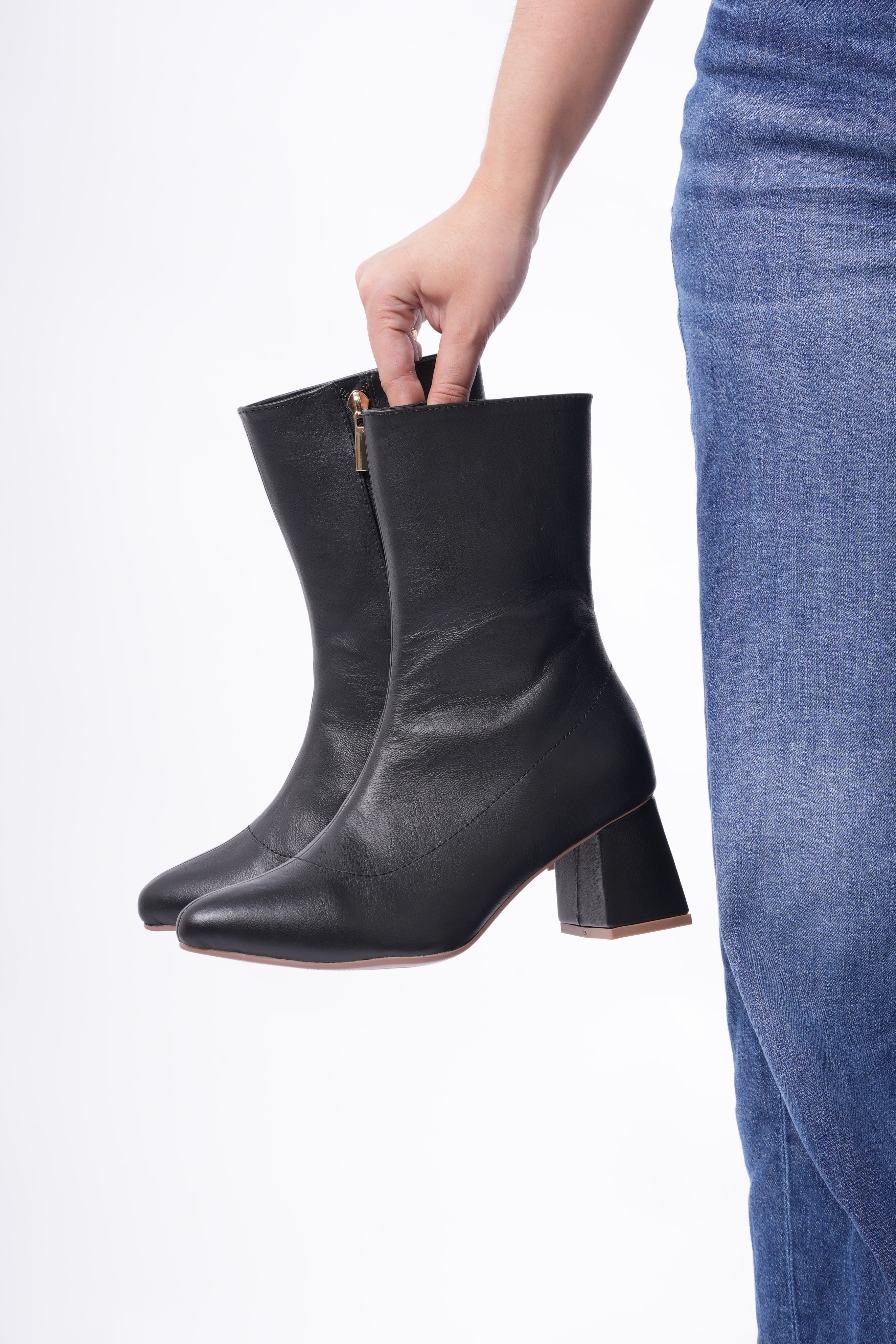Botin en cuero negro