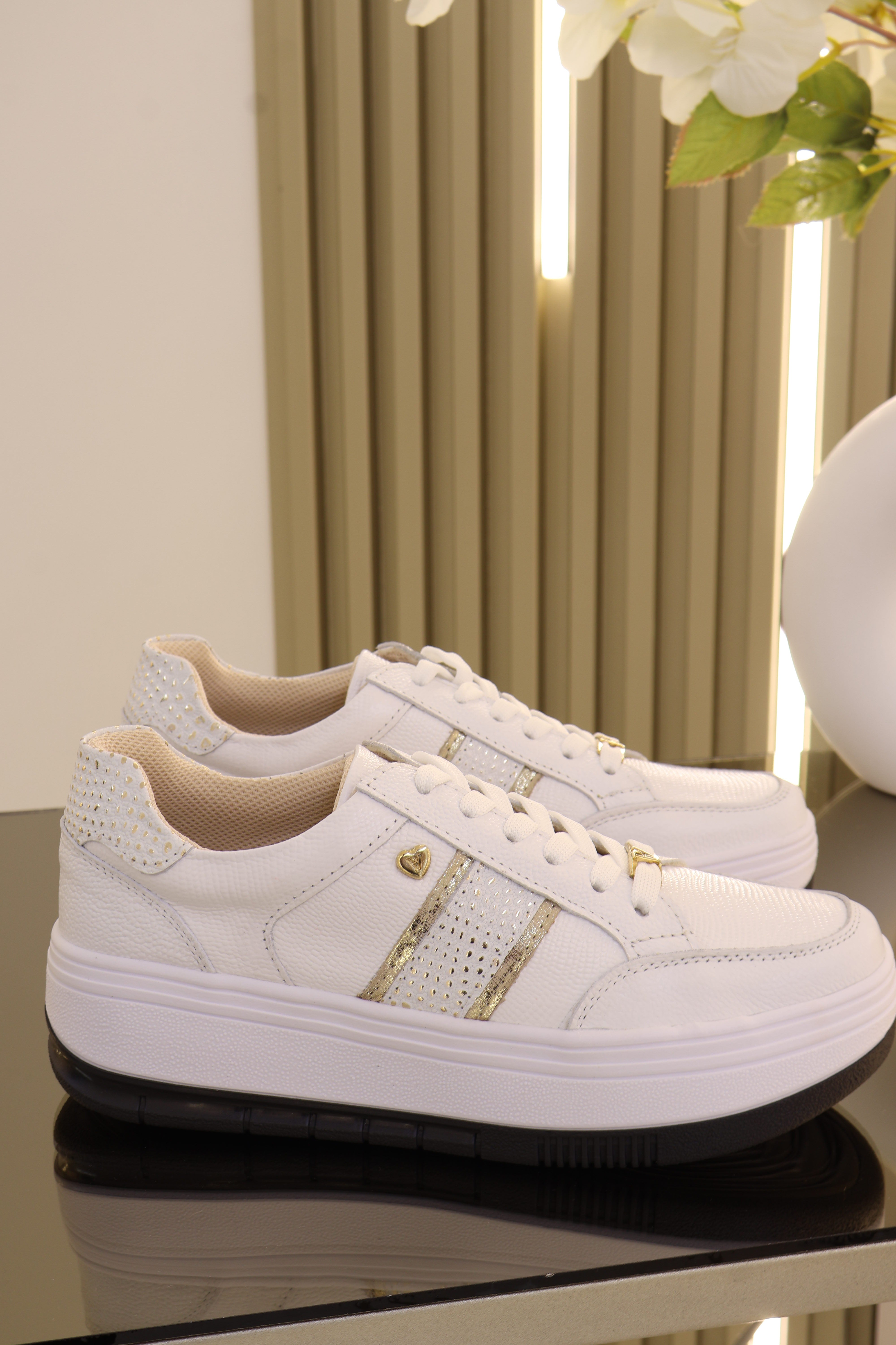 Tenis Aspen Blanco Oro en cuero