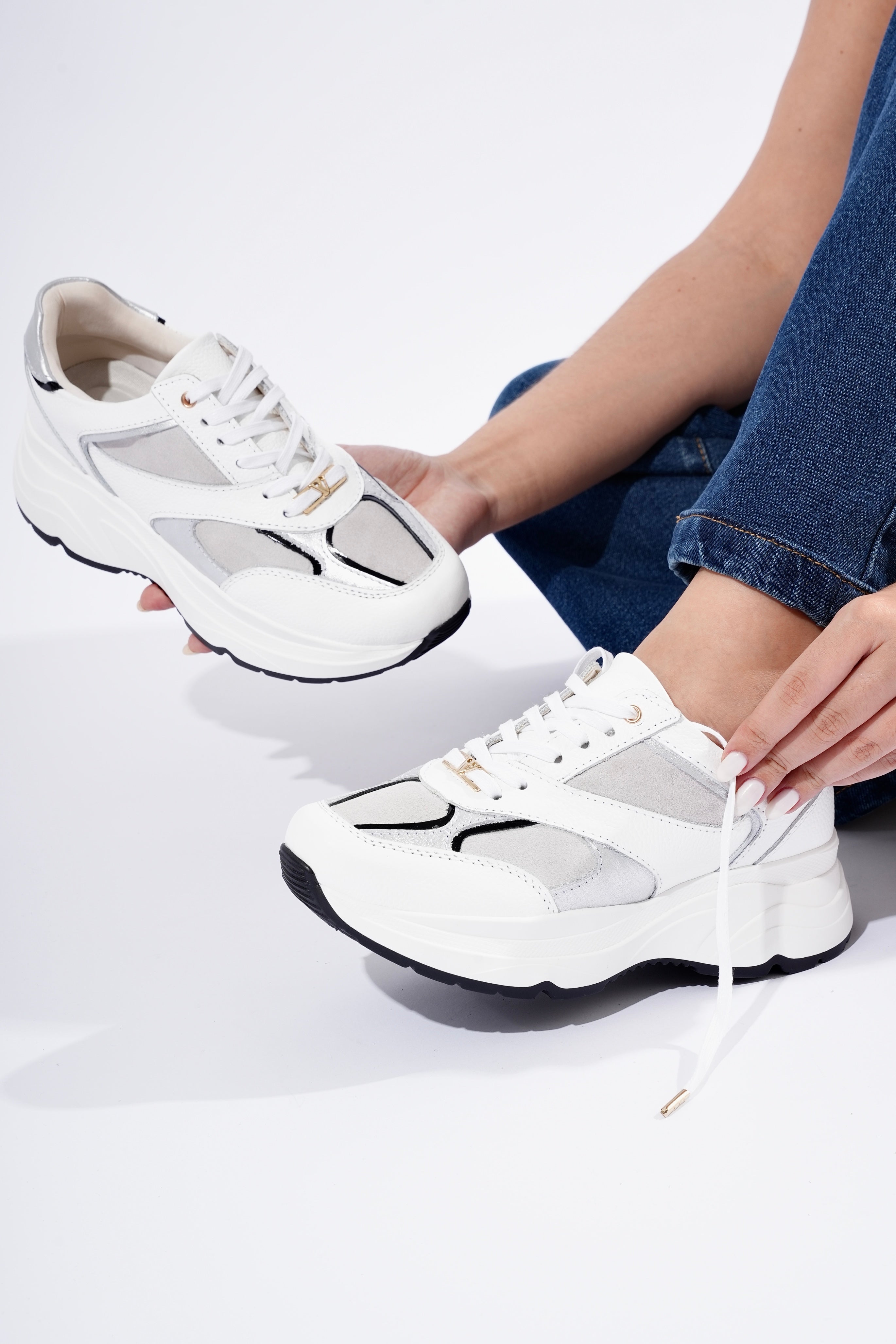 Tenis Boreal Blanco Gamuza Gris Plata en Cuero