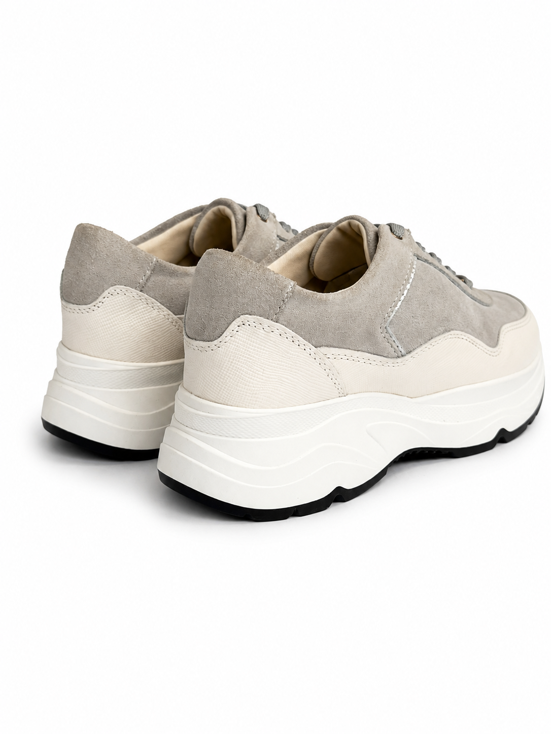 Tenis Luciana blanco carnaza gris en cuero Paula Vélez