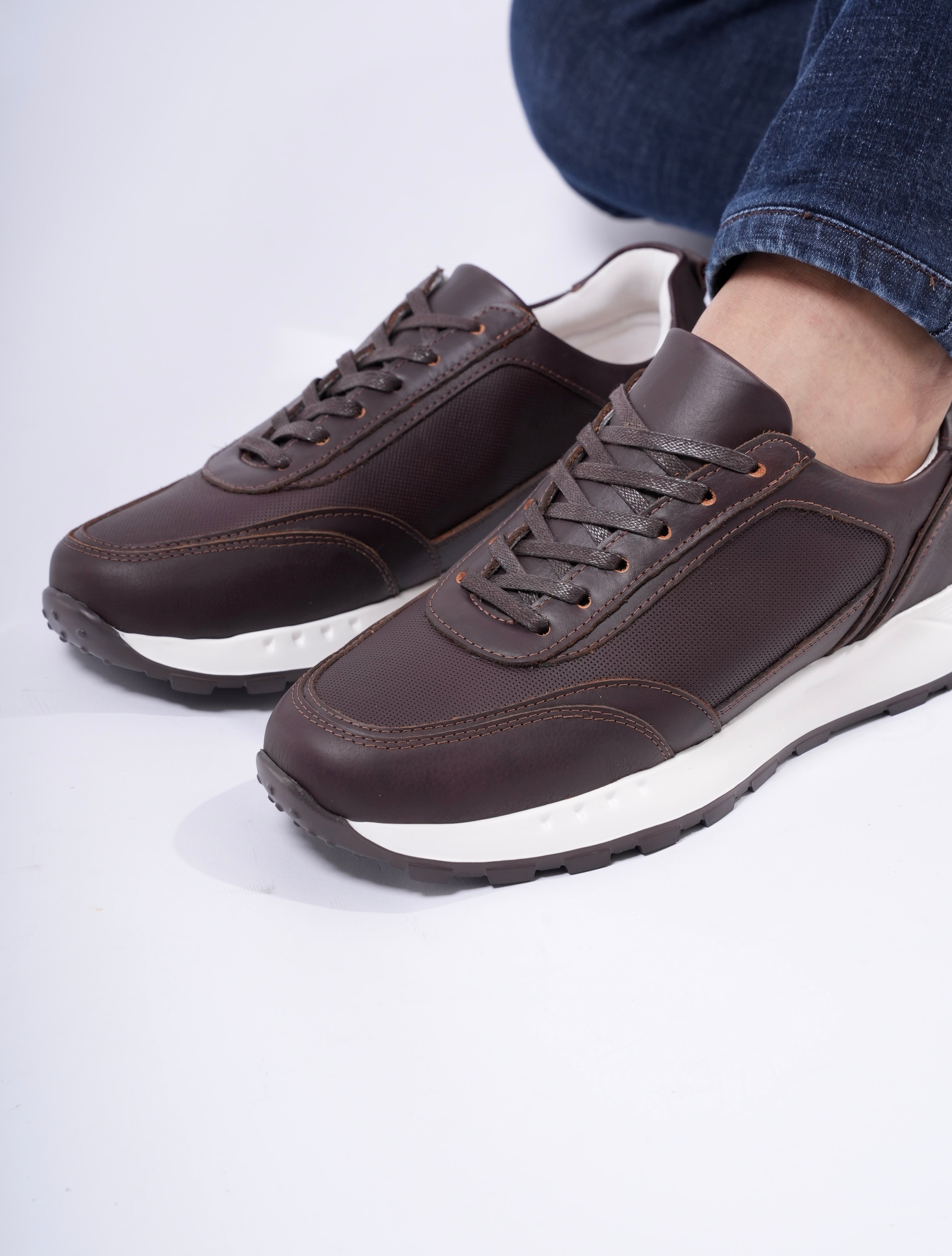 Tenis Origen café en cuero para hombre