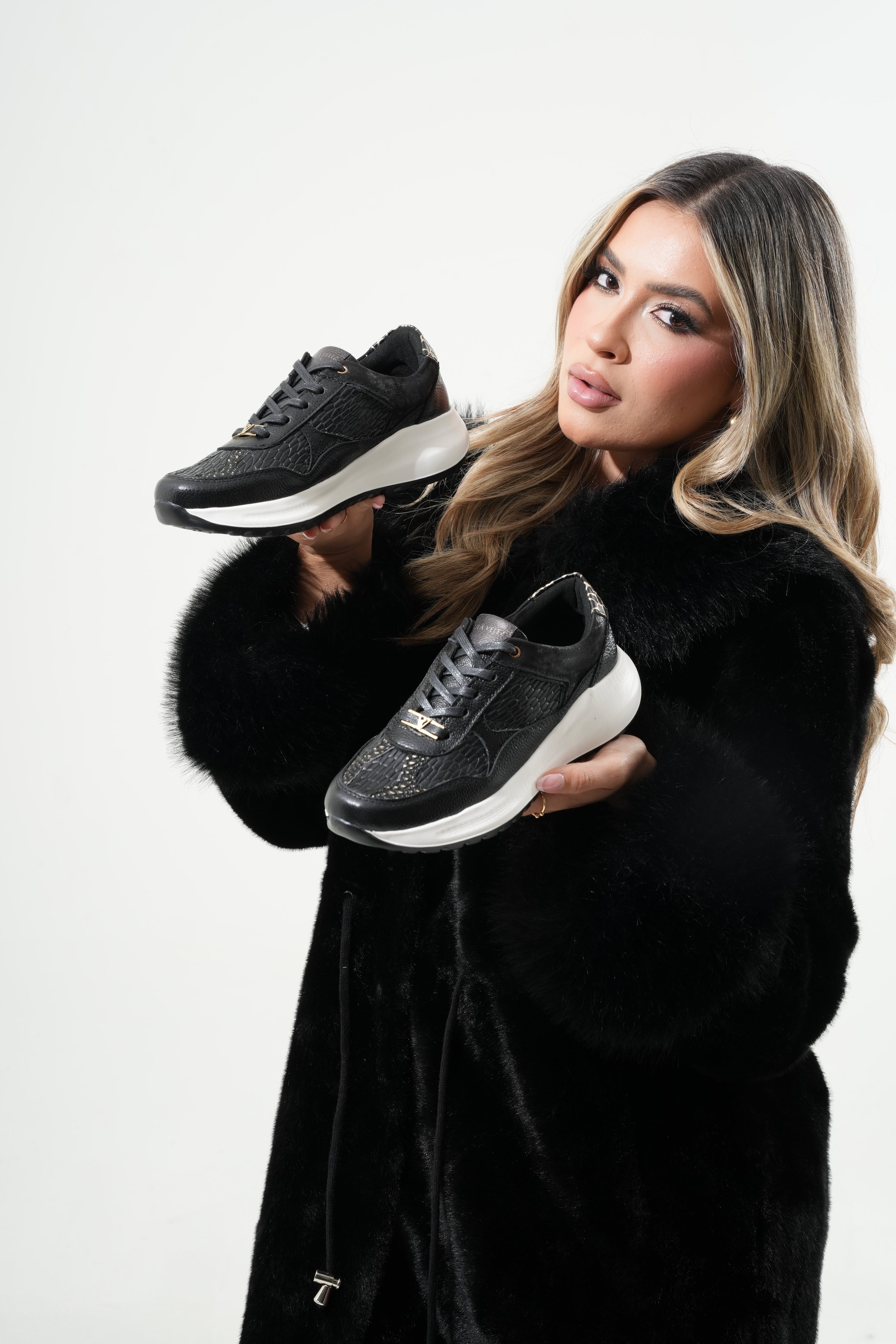 Luciana Negro Bambú Tenis en Cuero