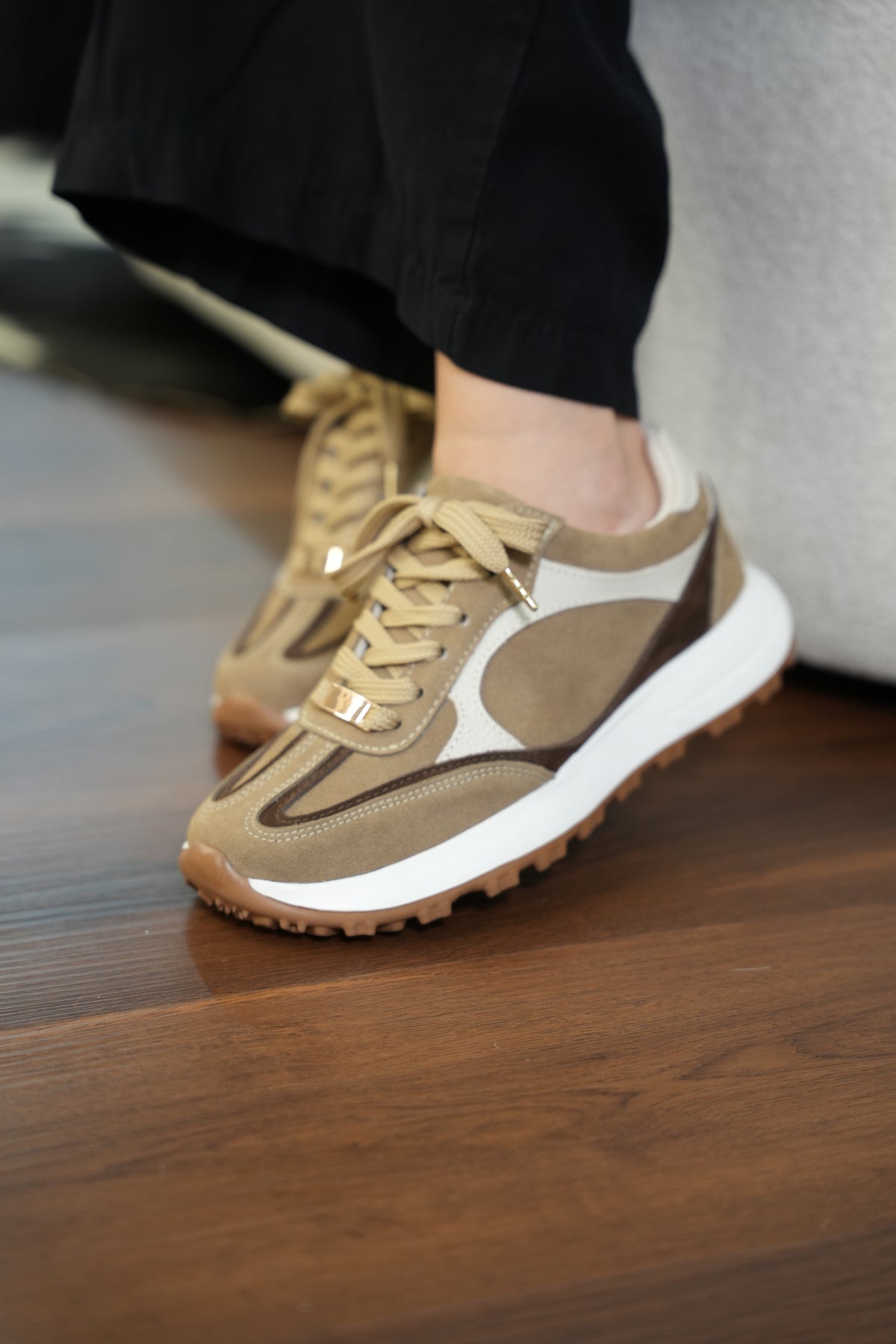 Tenis Coffee camel arena densa en cuero