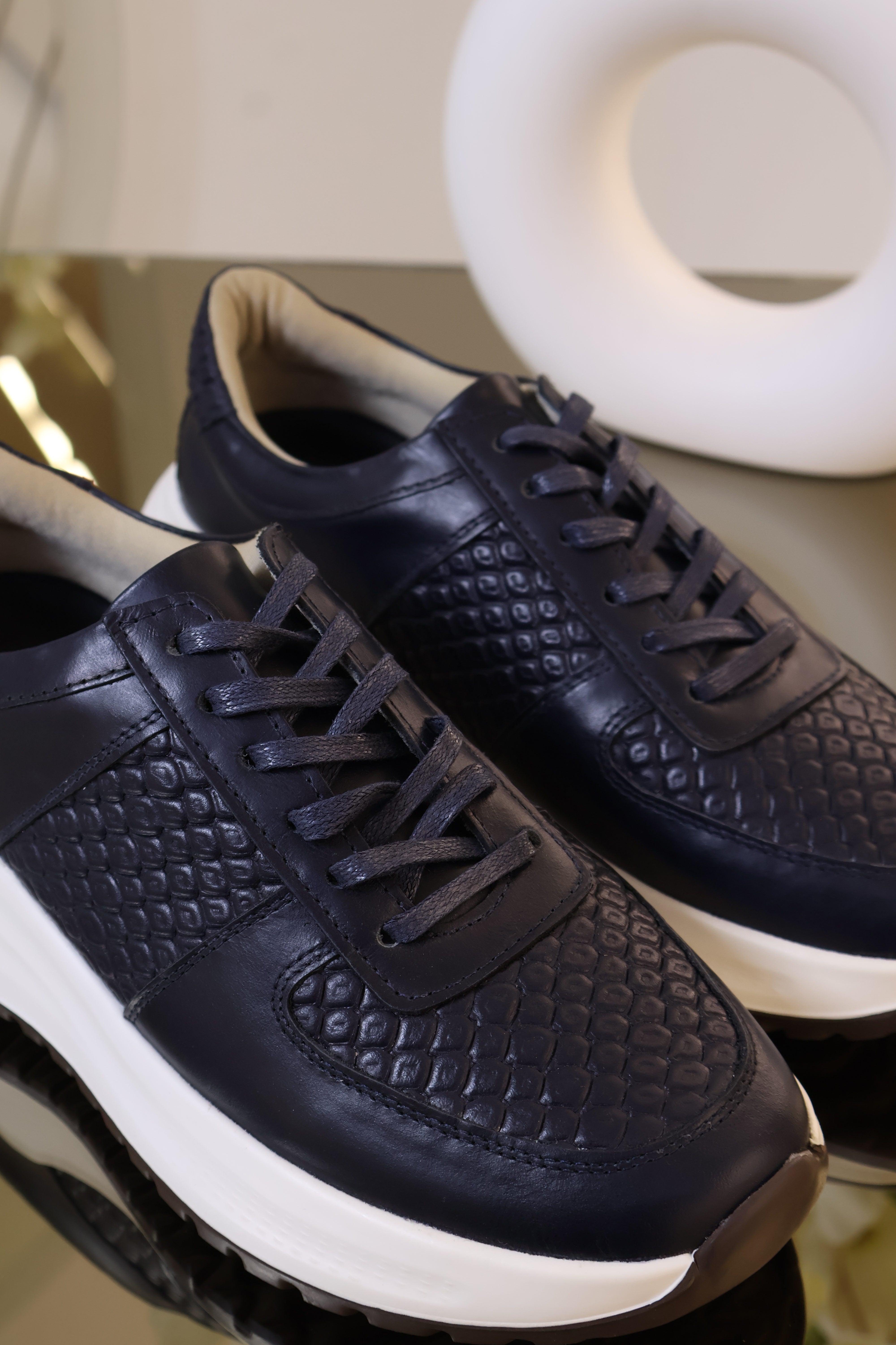 Tenis 04 cuero Azul Marfil