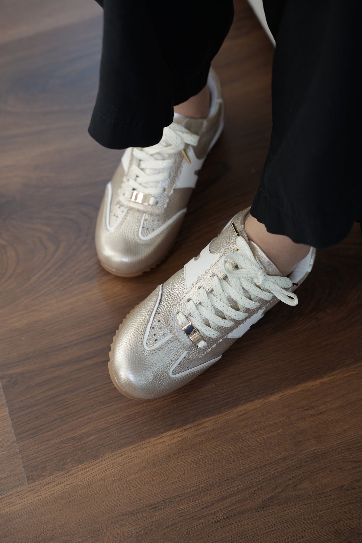 Tenis Emilia en Cuero Oro