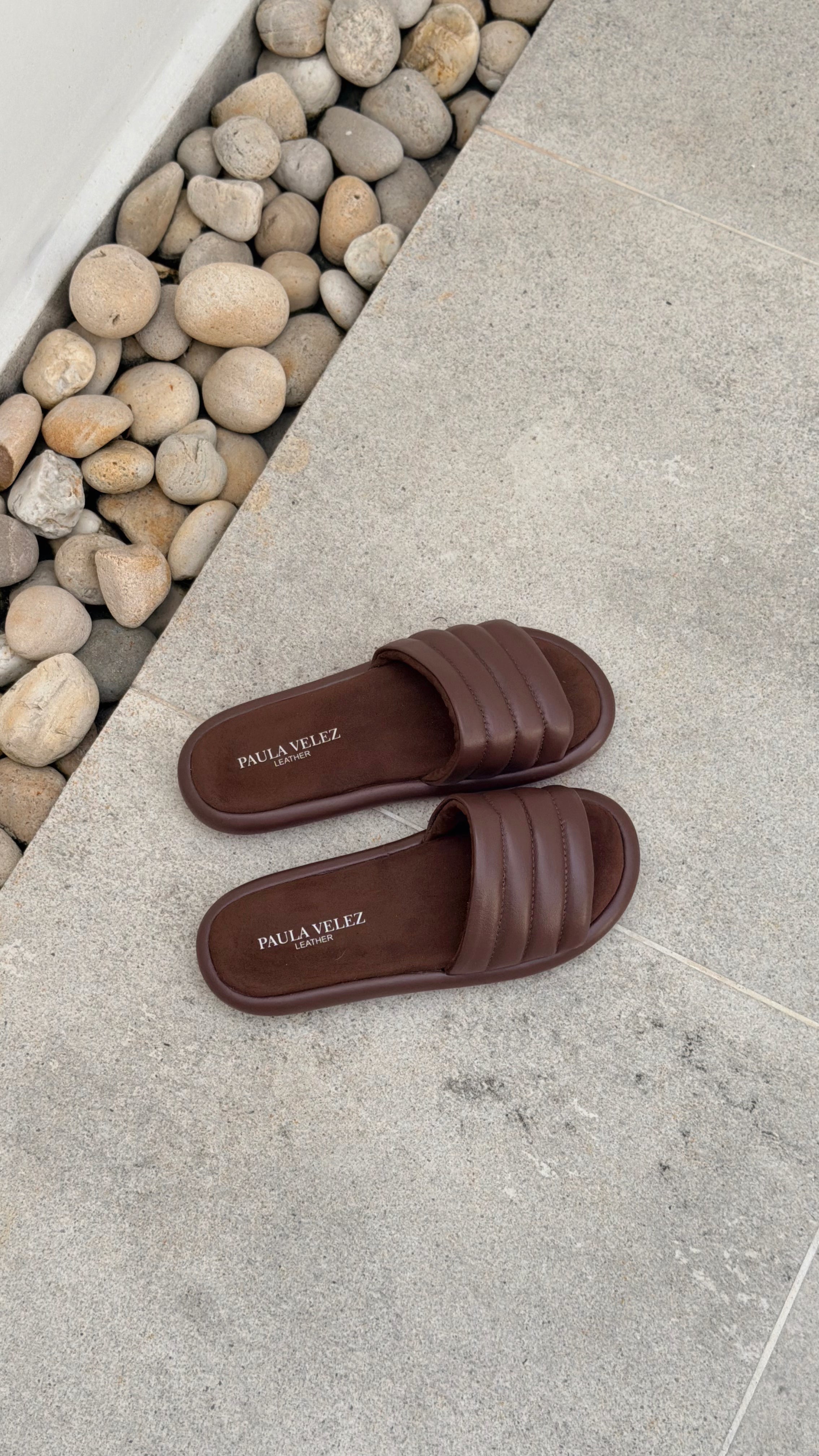 Sandalias Aura Cafe en Cuero