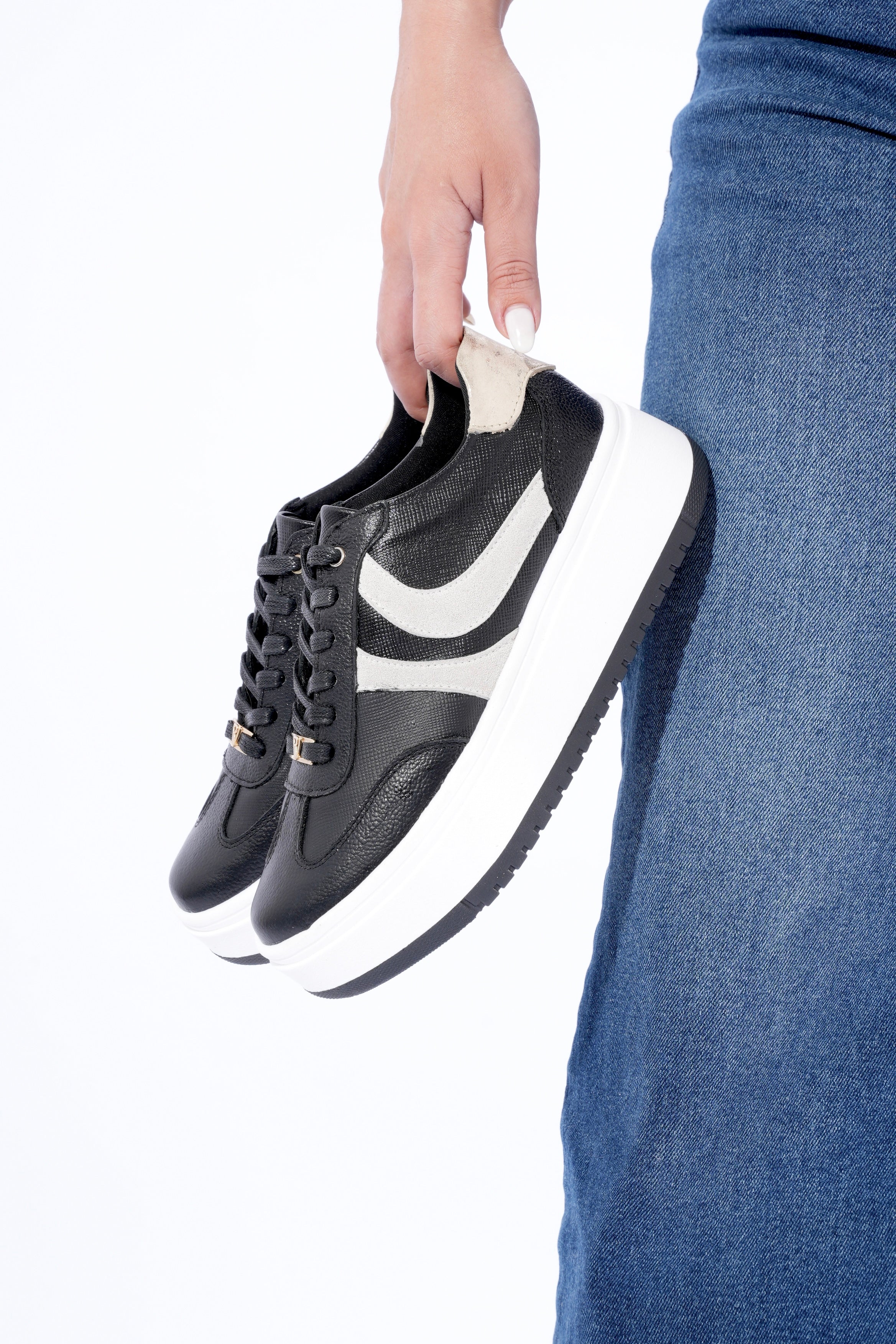 Tenis Milán negro toscana oro SOFY