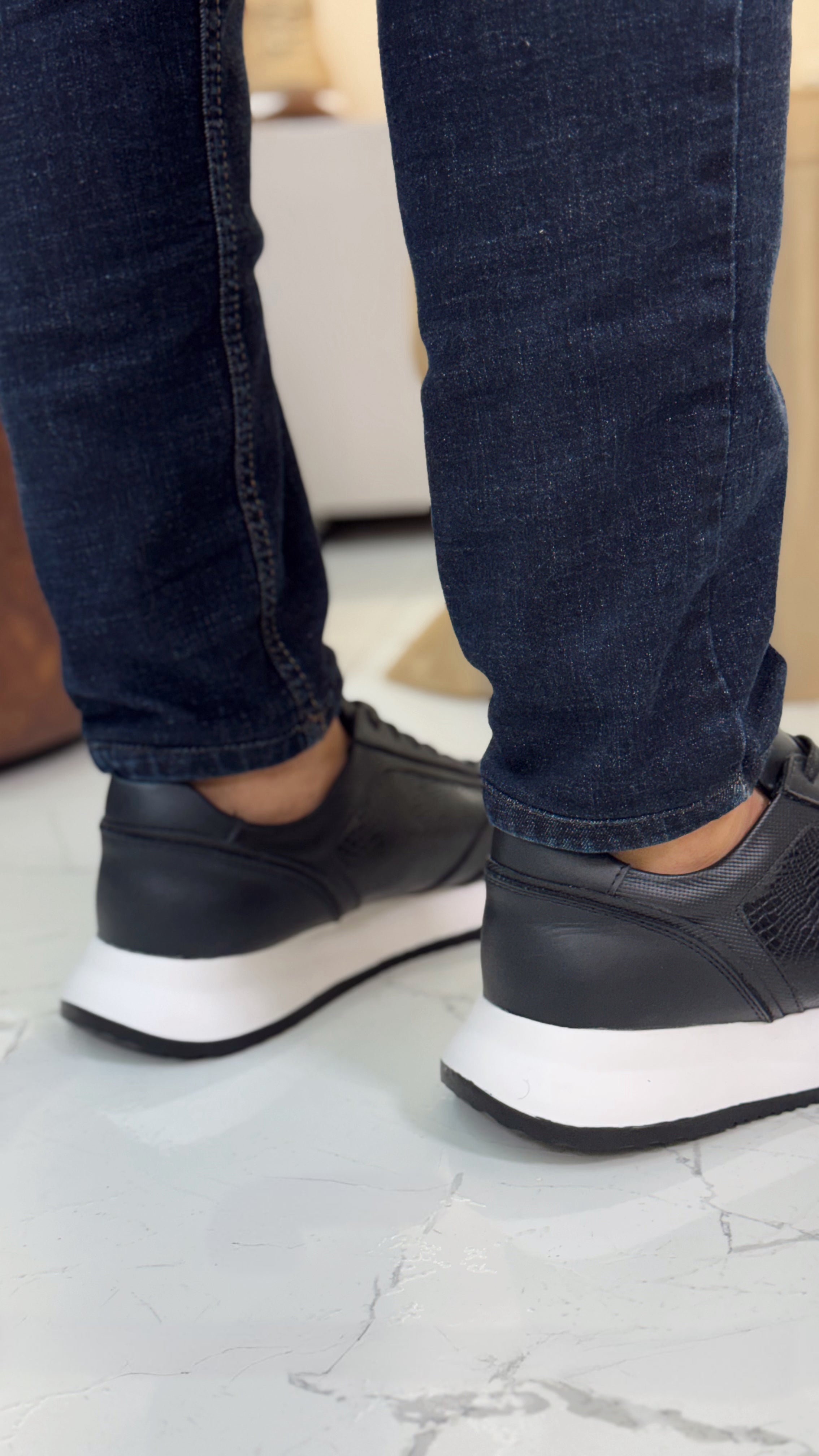 Tenis Origen Negro en Cuero para hombre