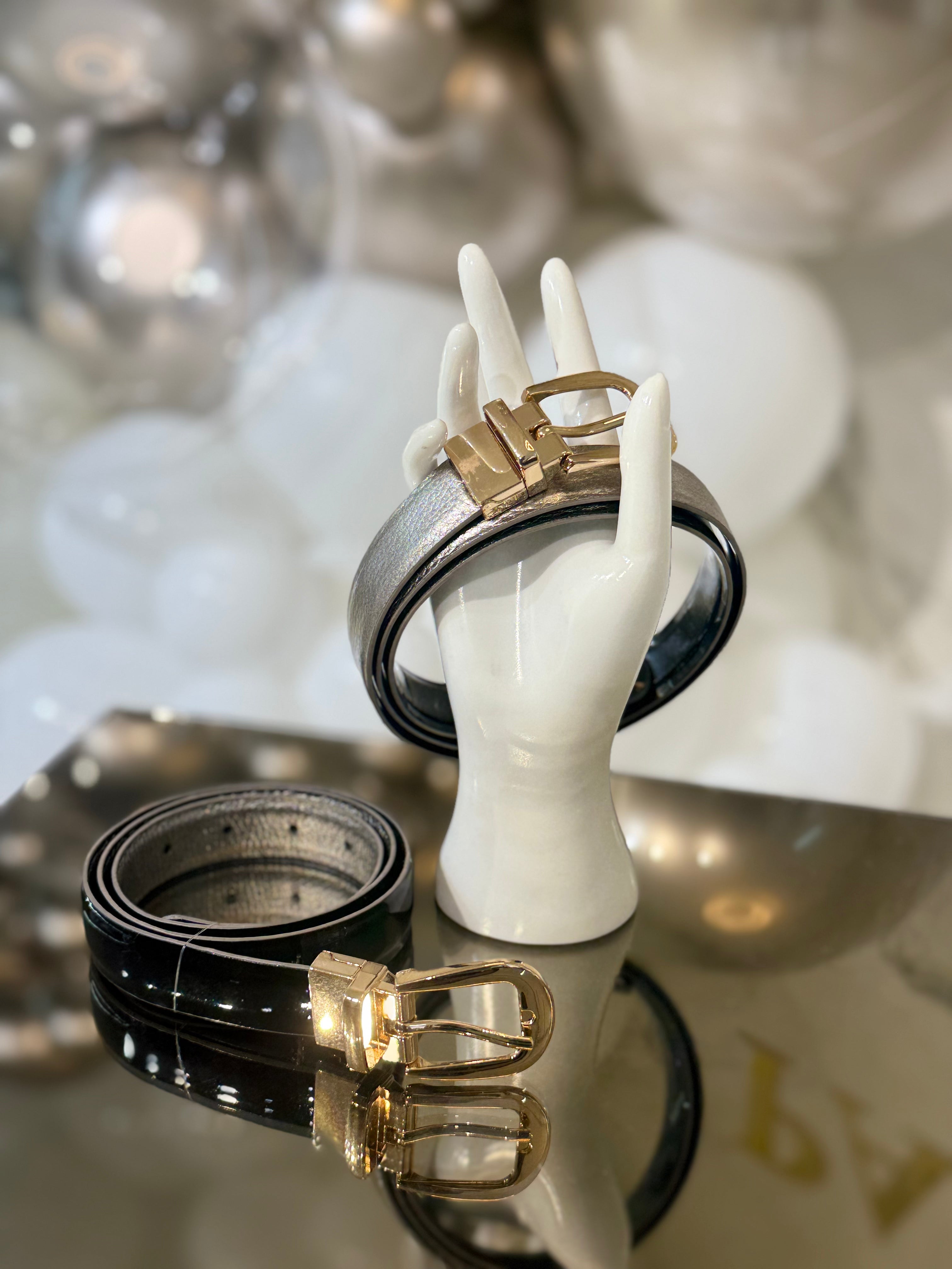 Cinturón doble faz negro charol plata