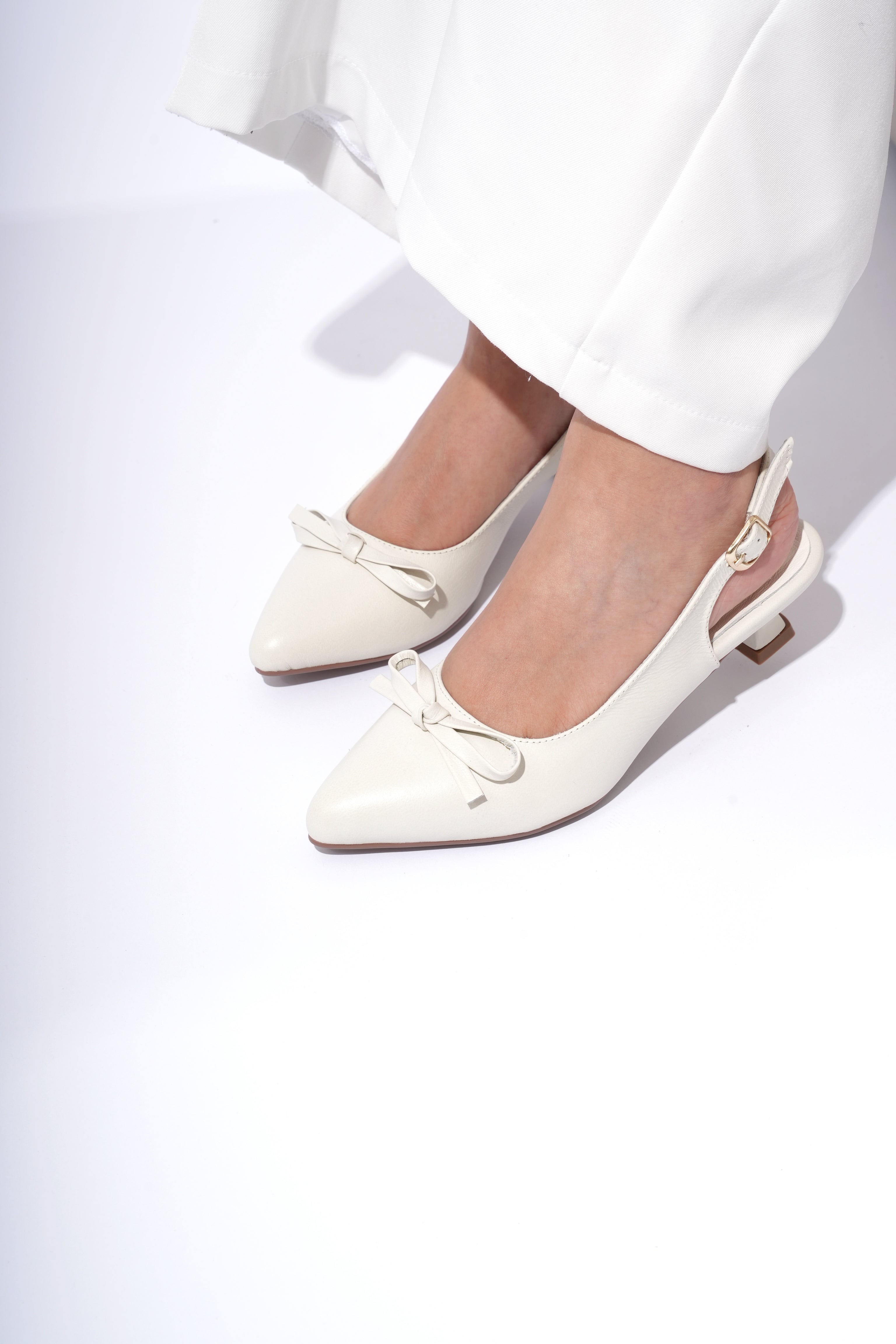 zapatilla puntuda Nohelia talco