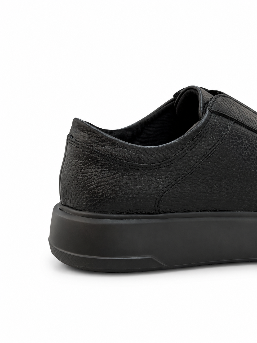 Tenis en cuero negro con elástico para hombre