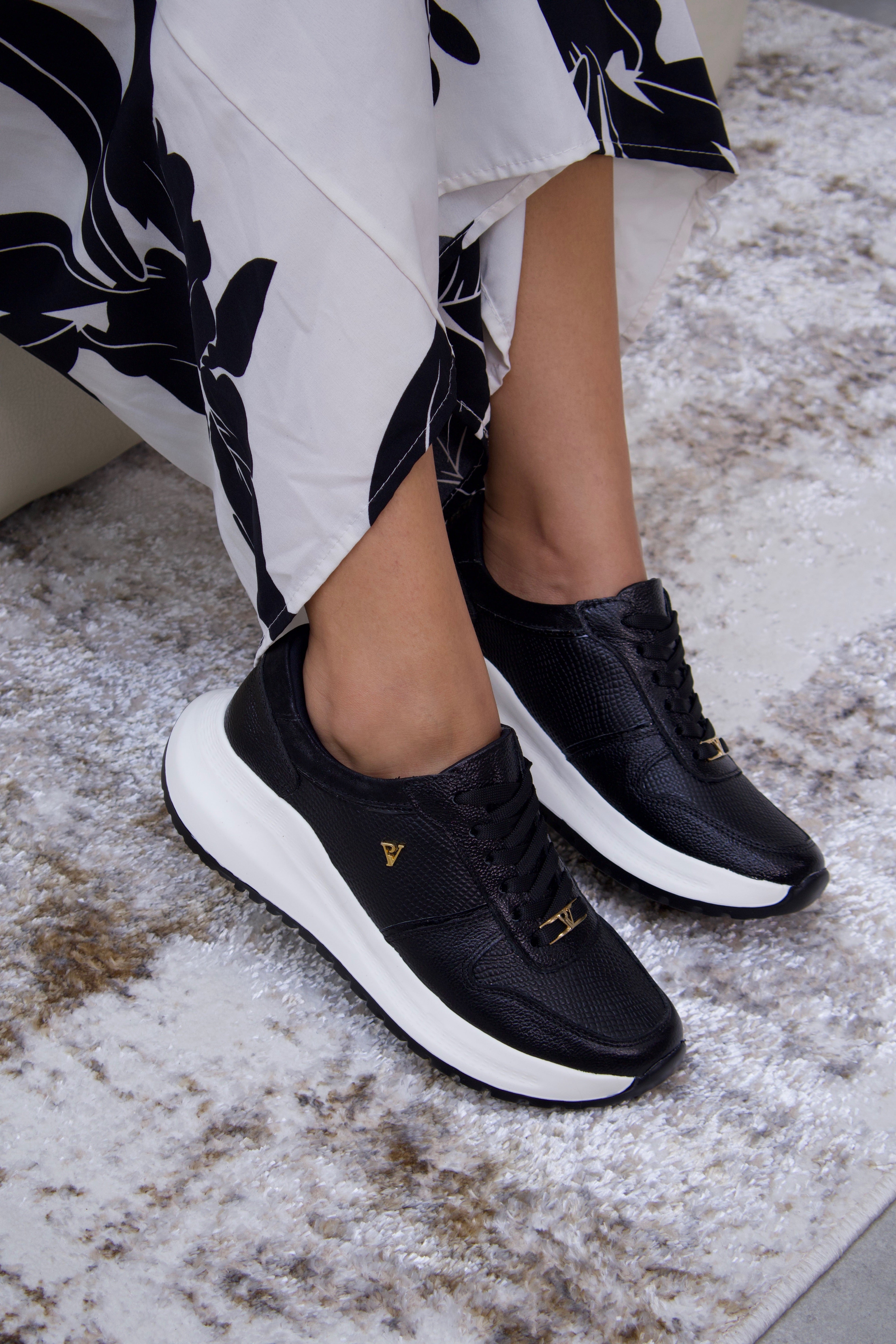 Tenis chanel en cuero negro pandora