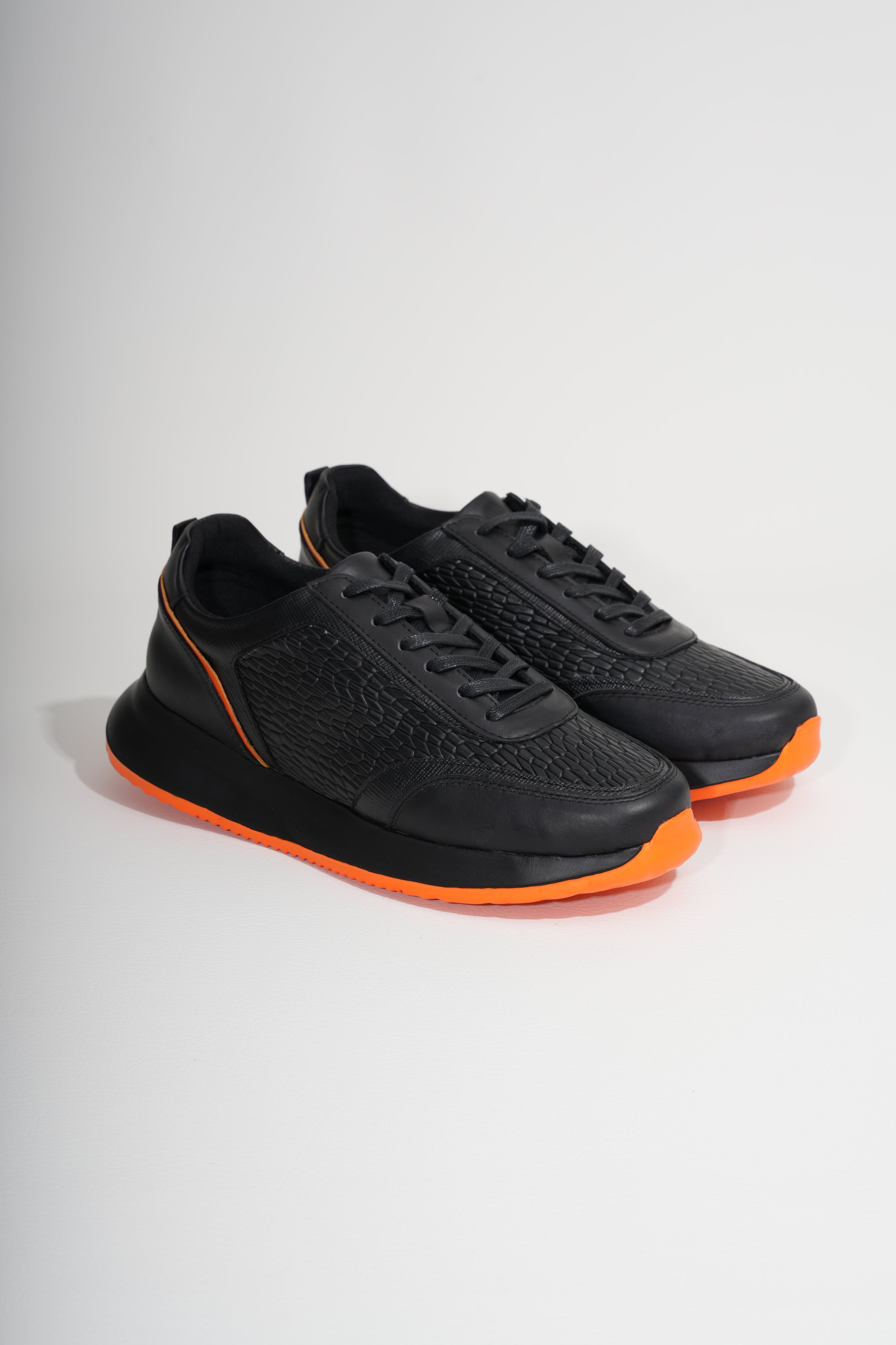 Tenis Origen Negro Naranja en Cuero para hombre