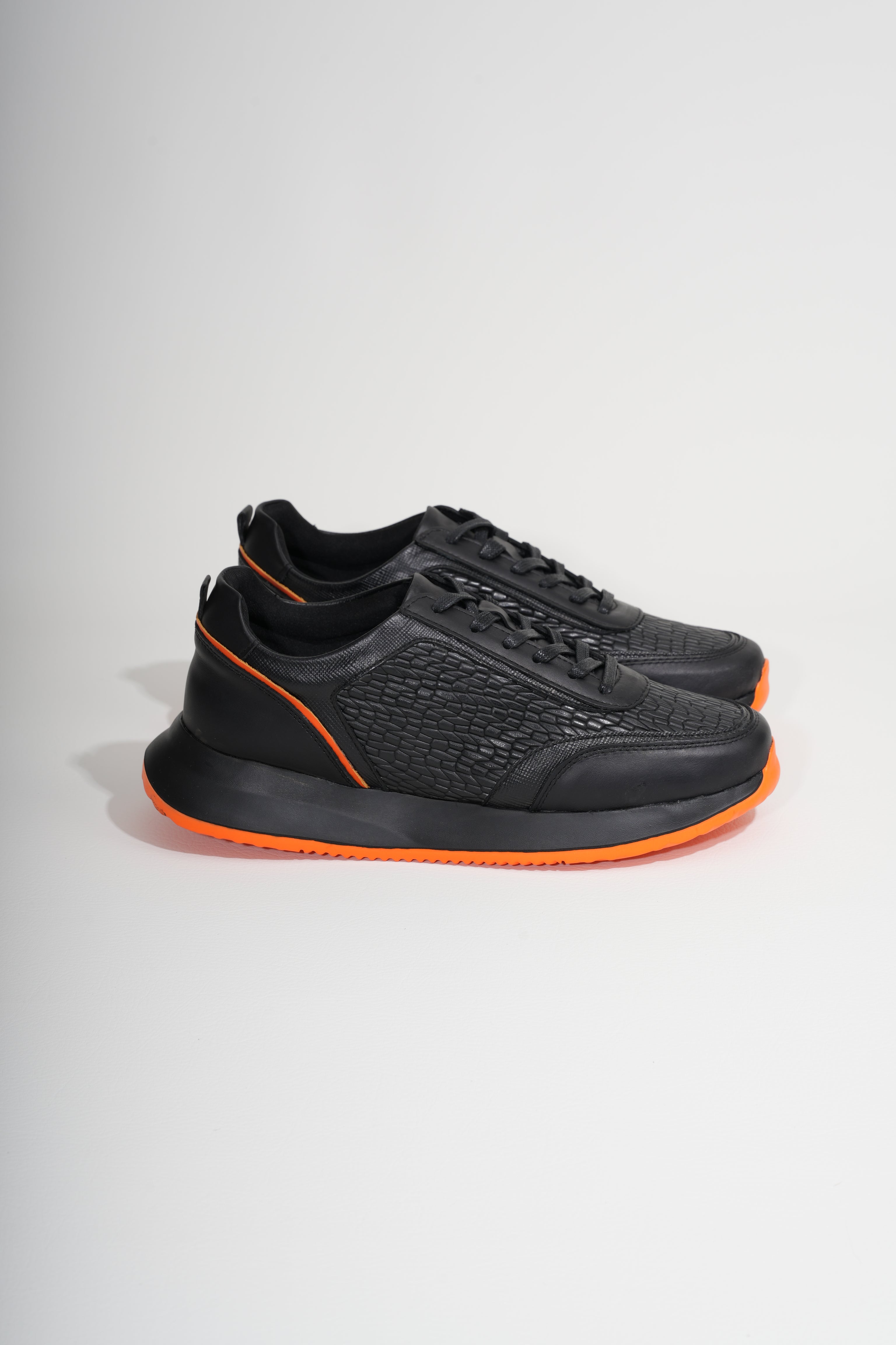 Tenis Origen Negro Naranja en Cuero para hombre