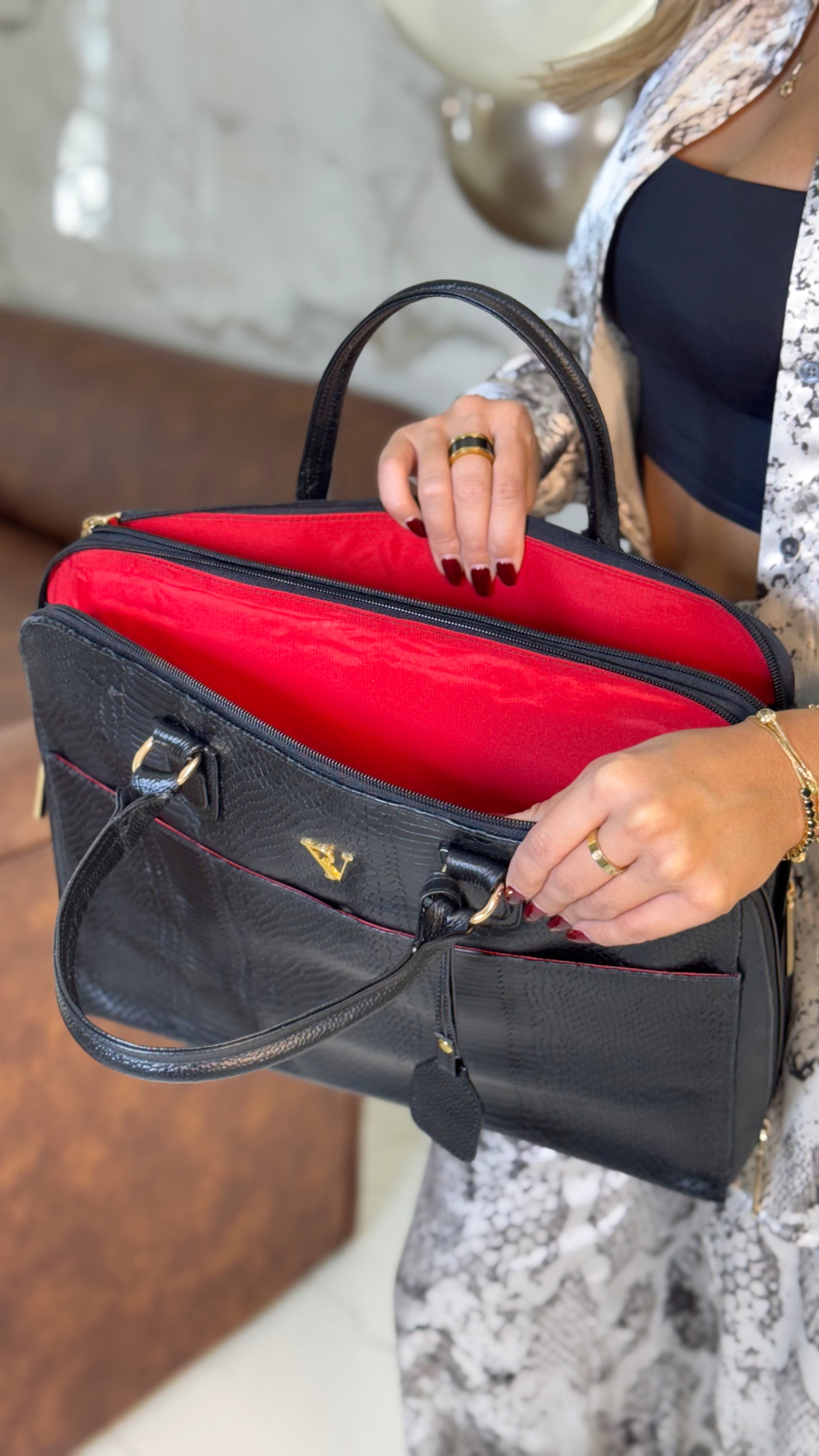 Bolso Ejecutivo negro forro rojo