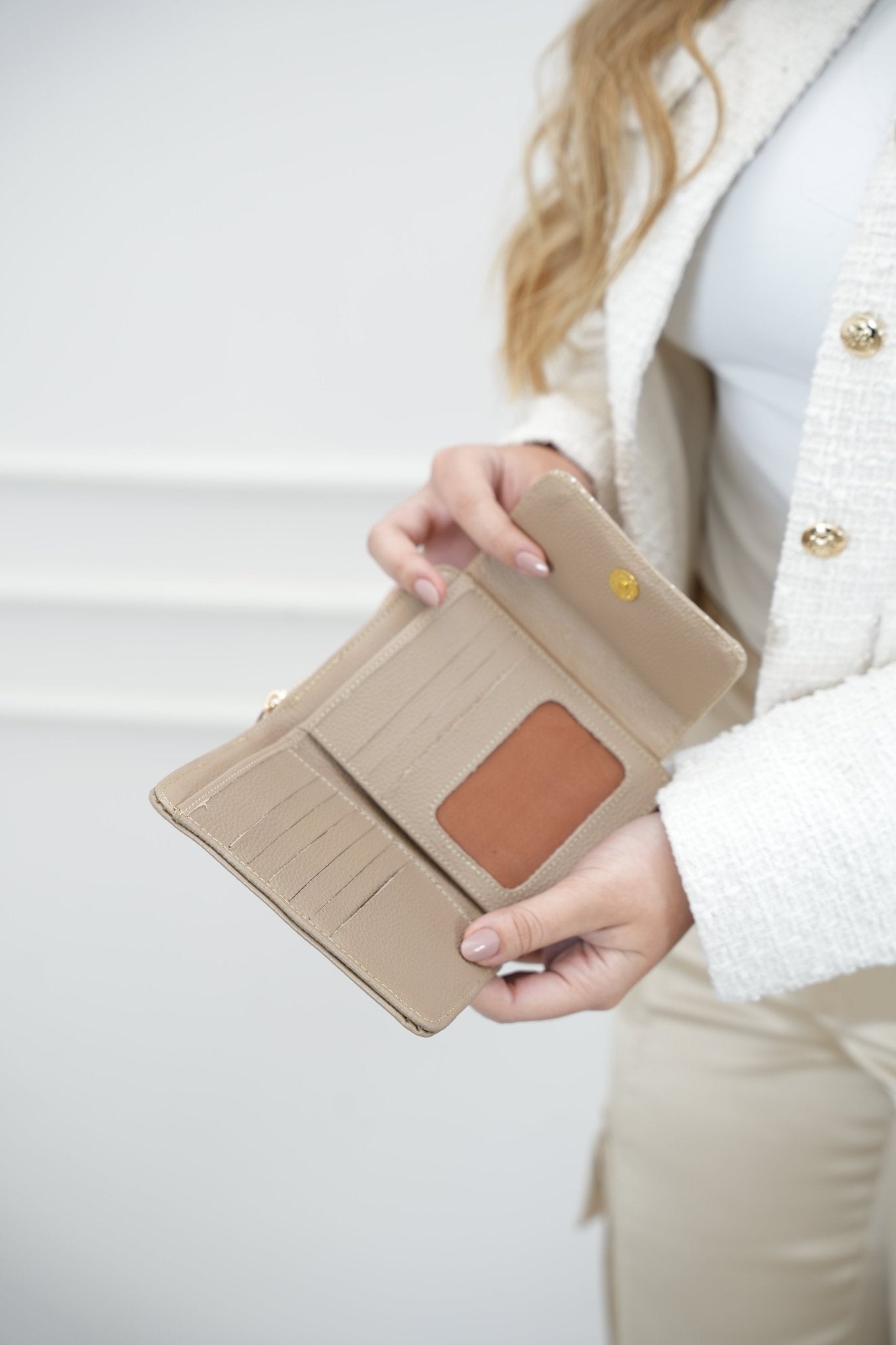Billetera Taupe en Cuero Paula Vélez - PAULA VELEZ