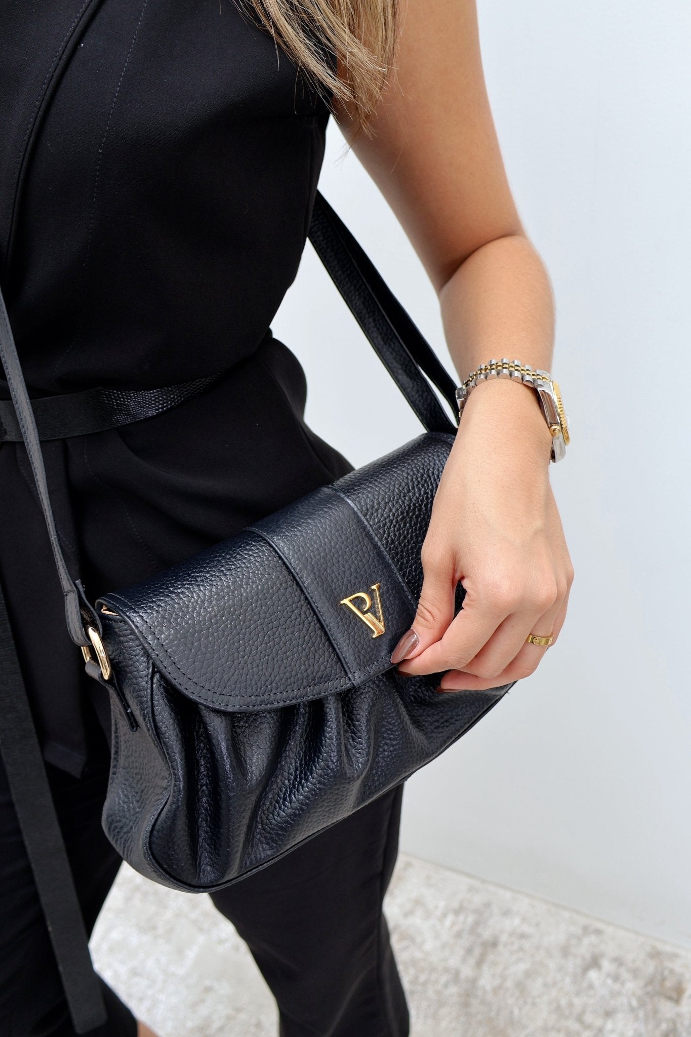 Bolso Adara en Cuero Negro - PAULA VELEZ