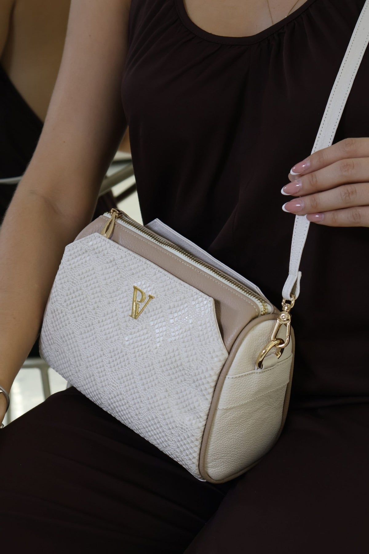 Bolso Tiffany en cuero Avena/Taupe - PAULA VELEZ