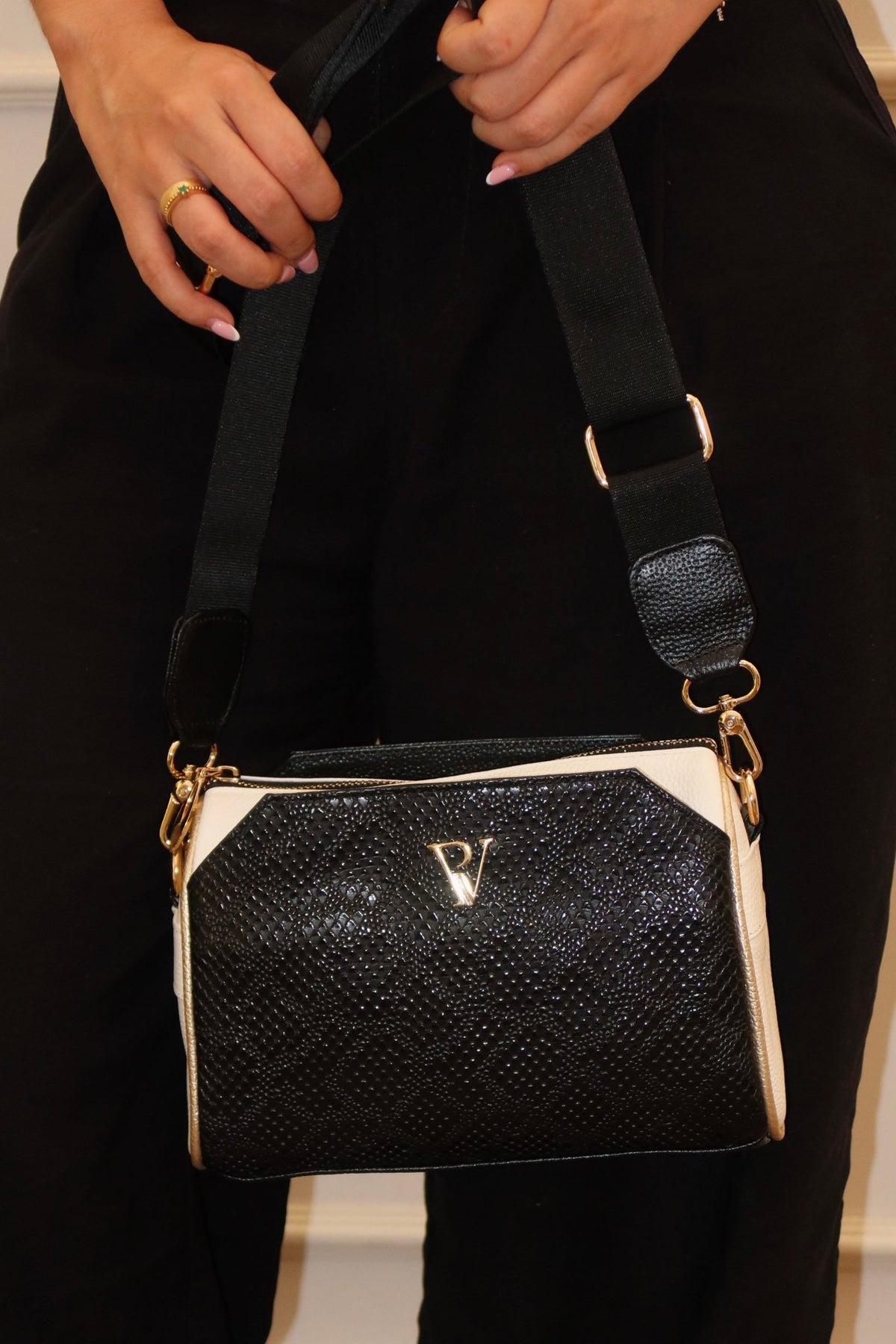Bolso Tiffany en cuero Negro/Marfil - PAULA VELEZ