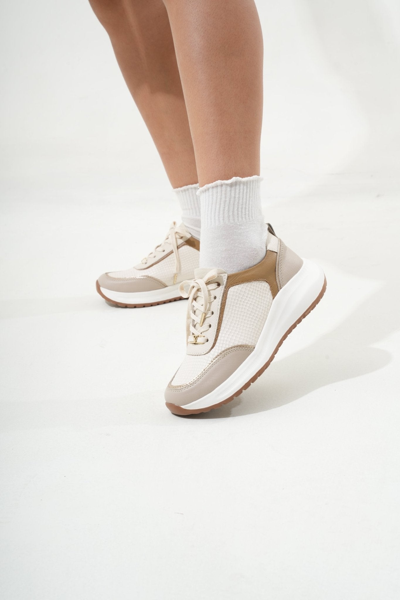 Origen Arena Taupe Tenis en Cuero - PAULA VELEZ