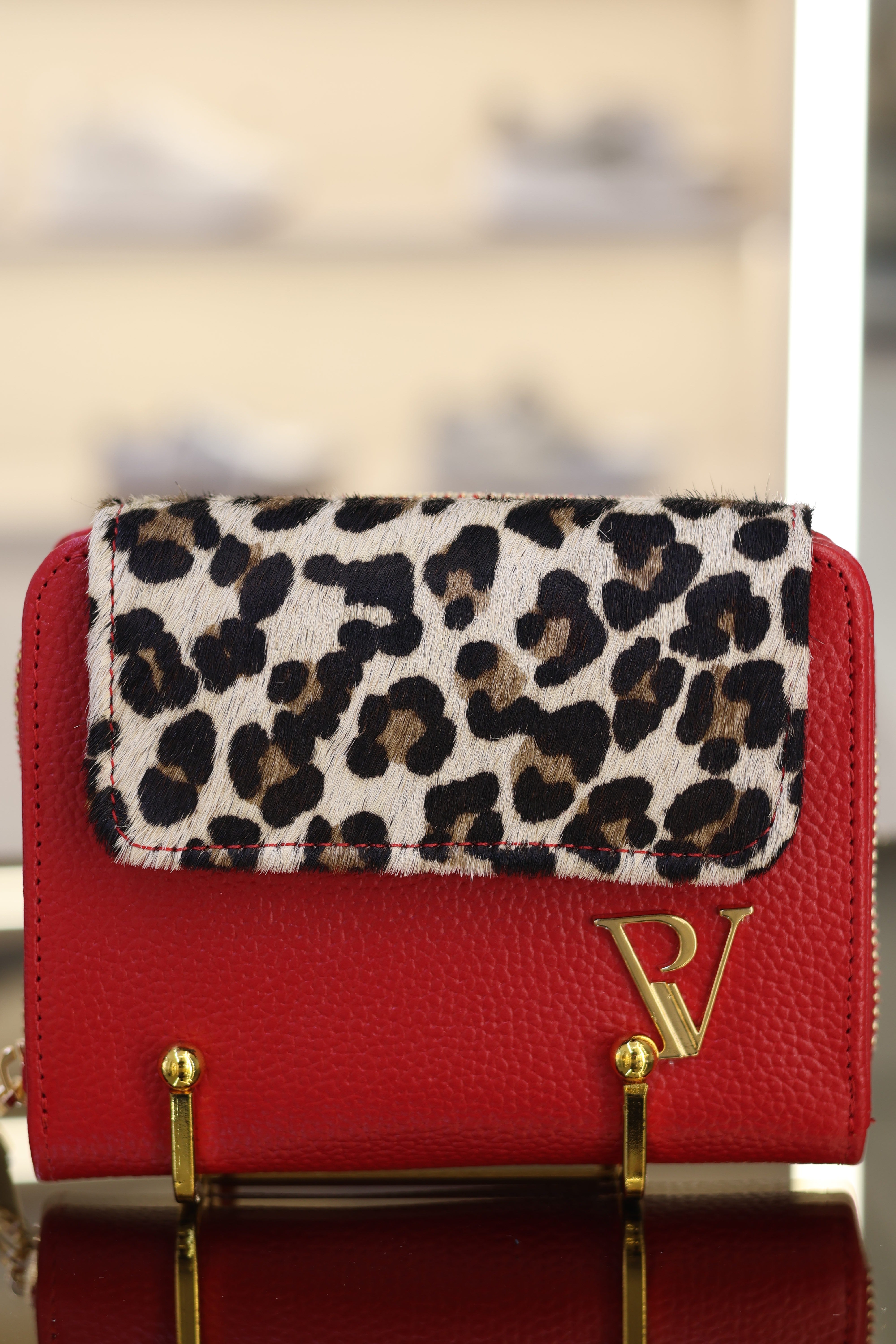 Billetera roja x animal print