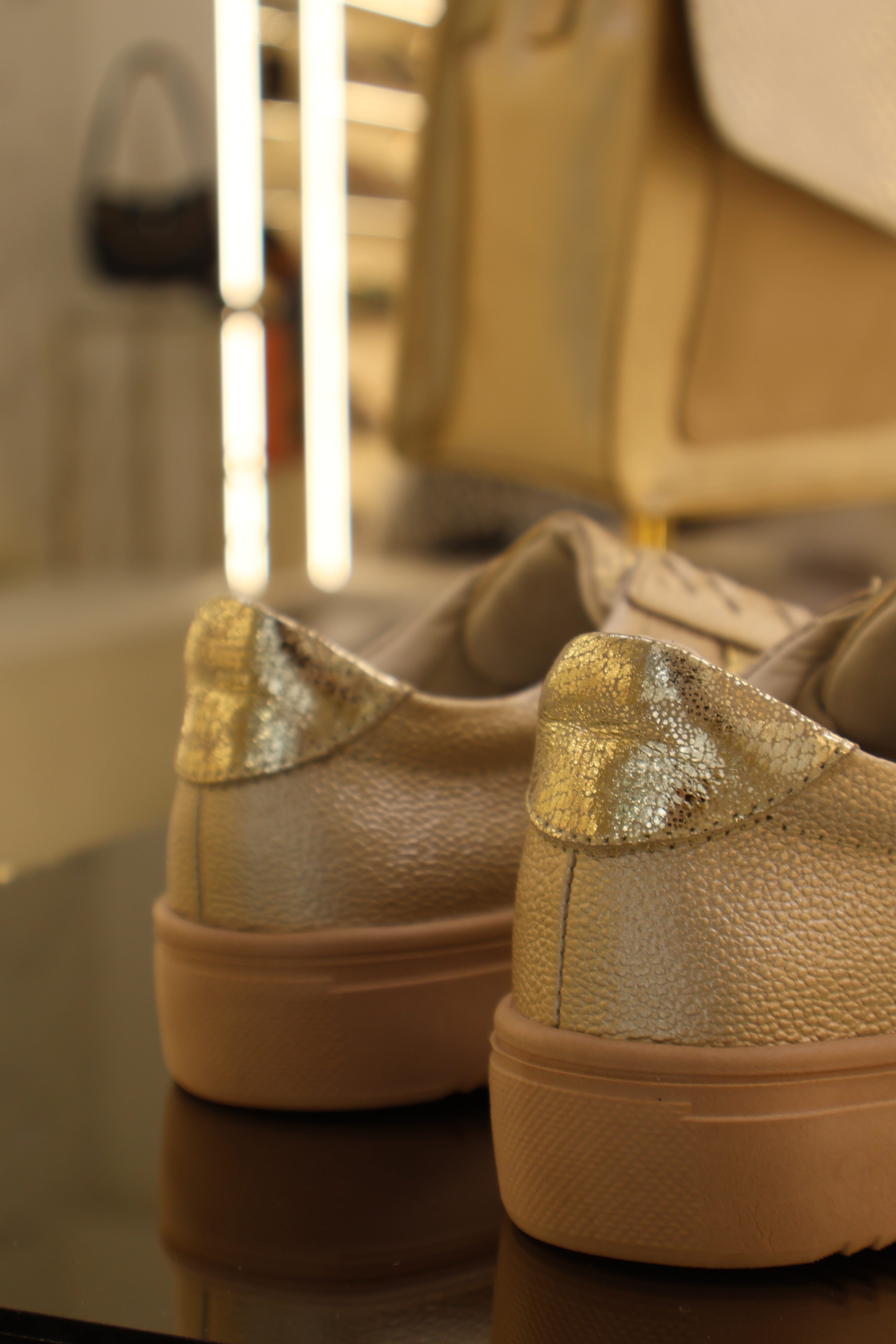 Tenis de cuero Megan Oro Gold