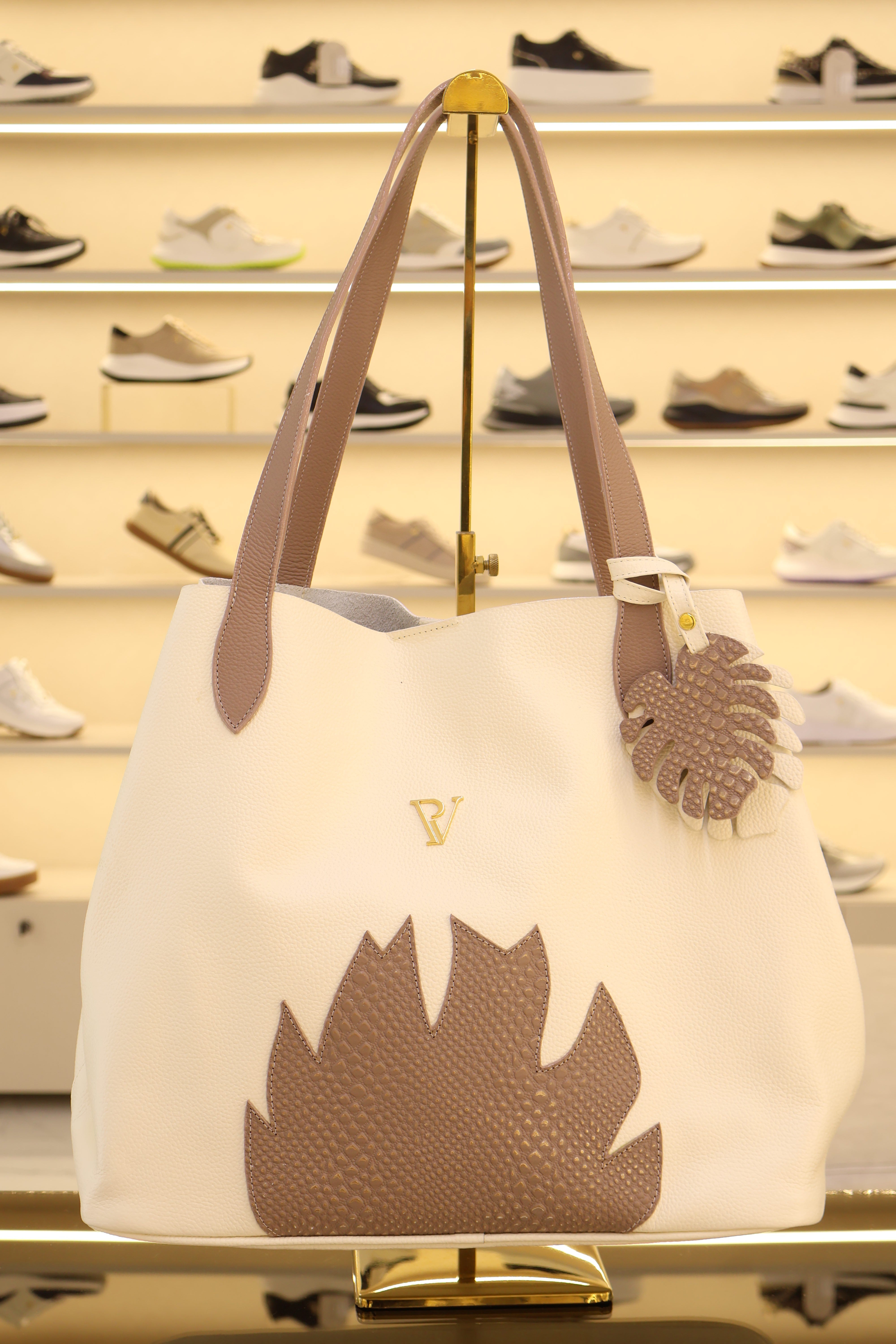 Bolso en cuero Savage Luxe
 Talco x nude