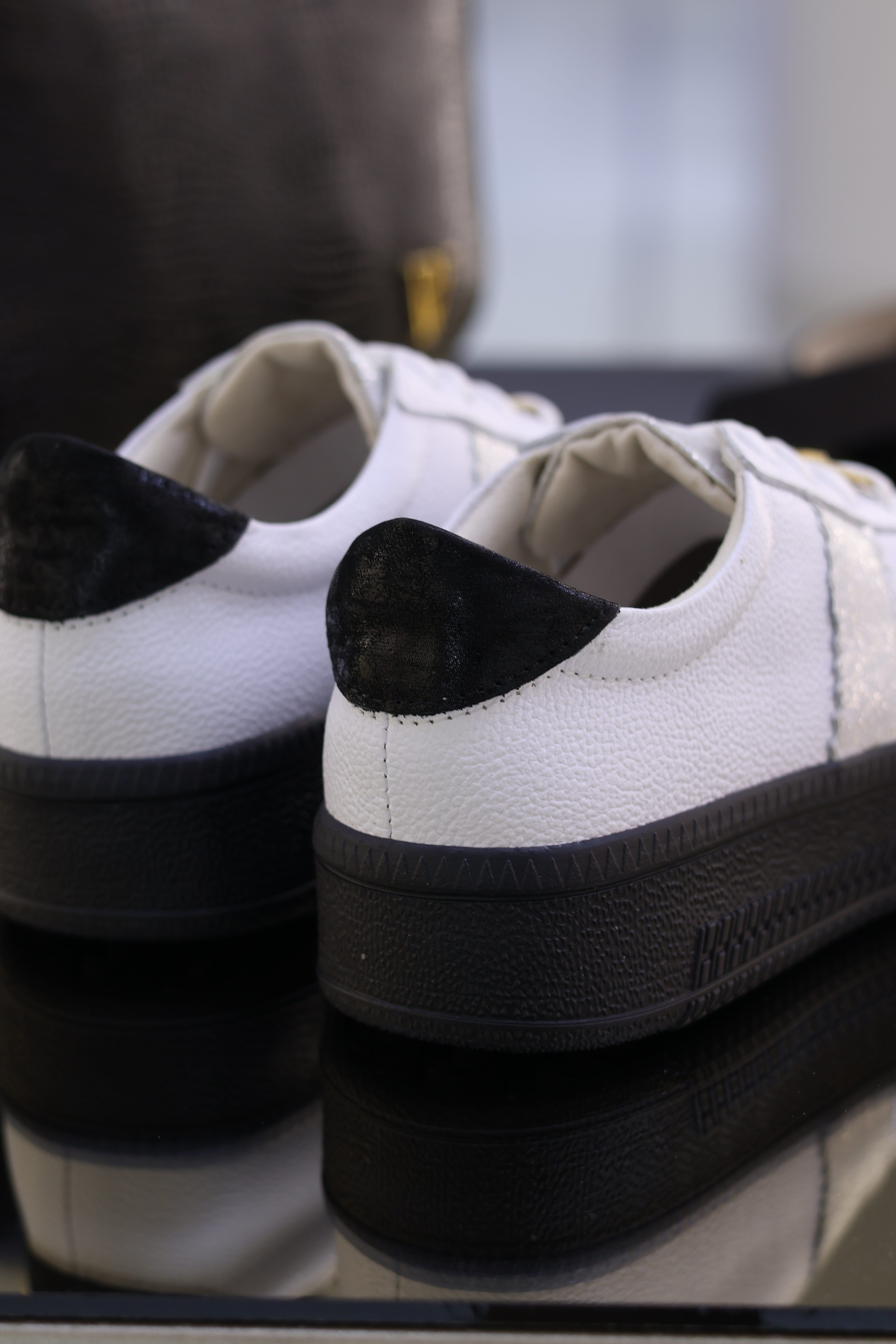 Tenis Megan blanco folia en cuero