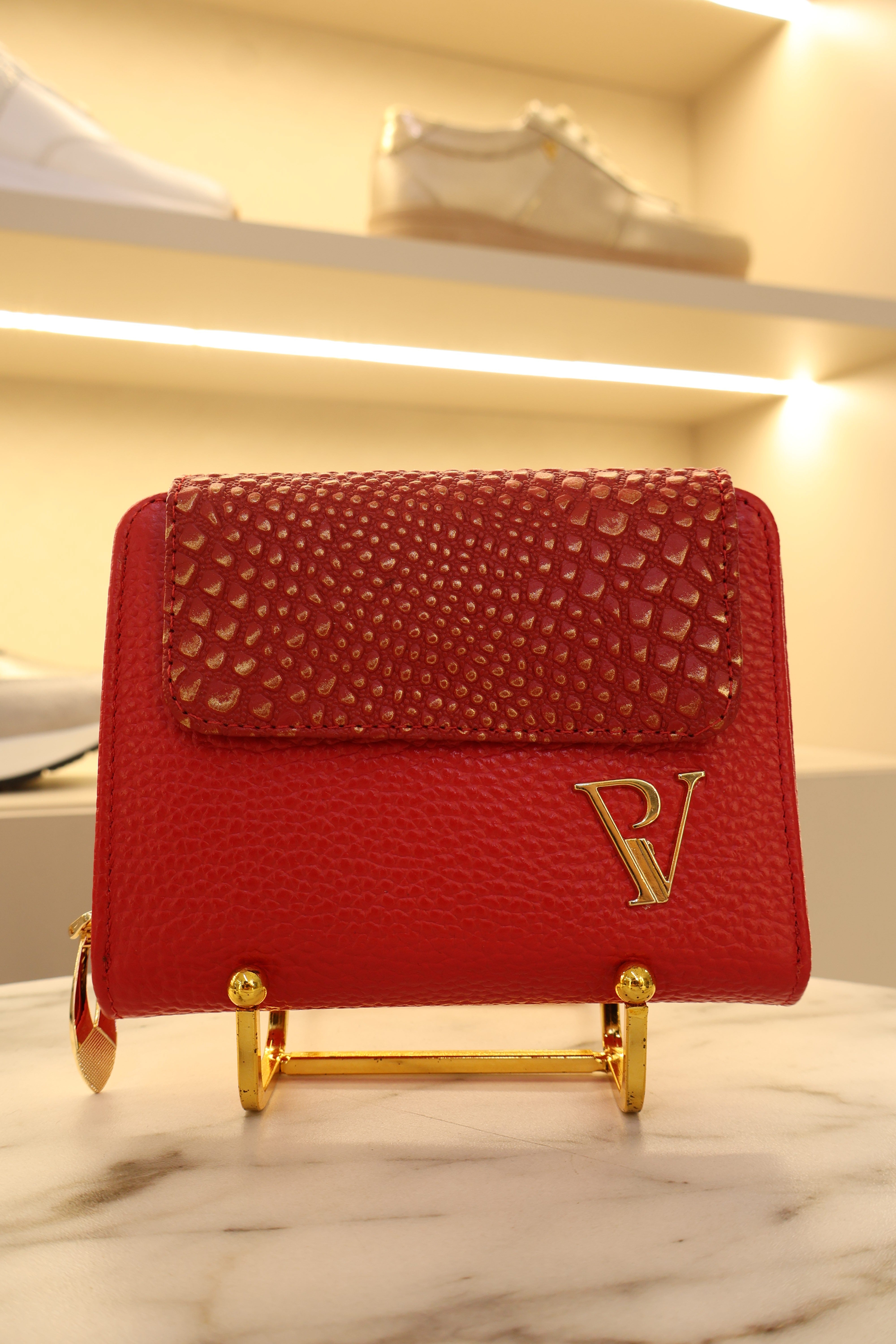 Billetera roja en cuero