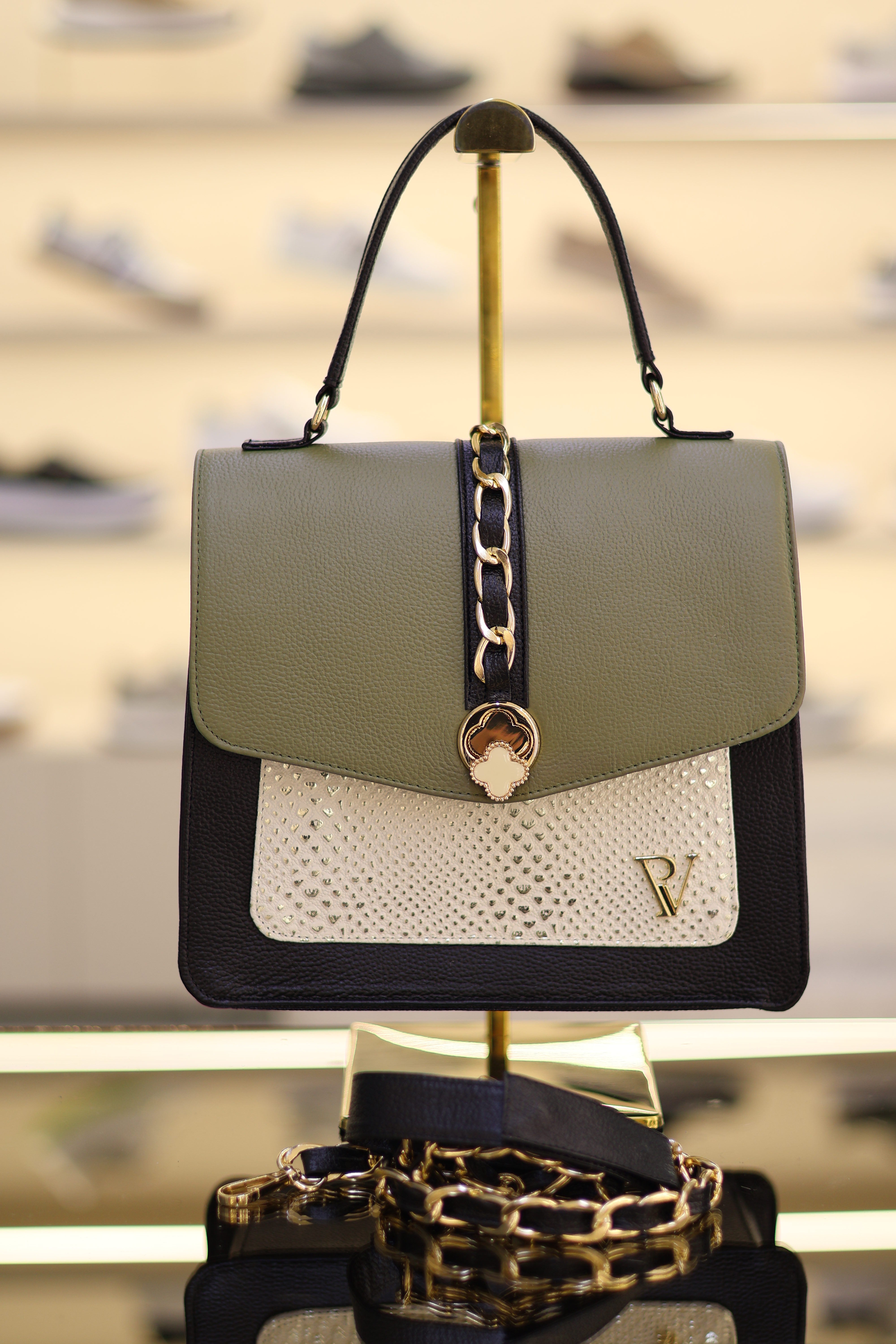 Bolso Sophie Negro con Verde en cuero